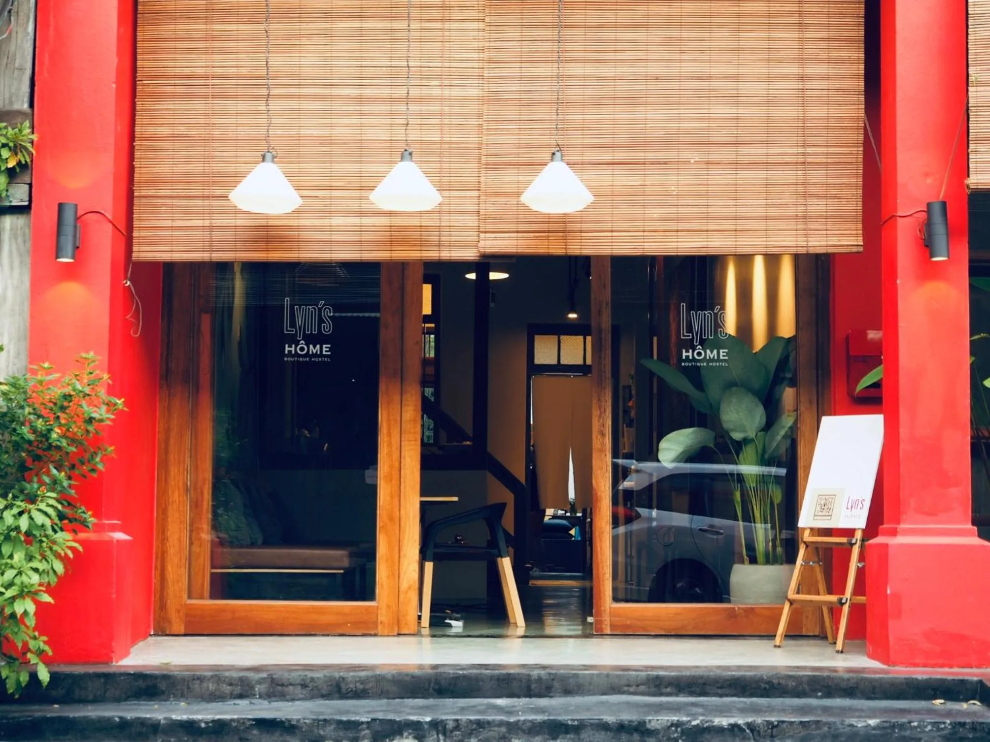 Facade/entrance in Yu Cafe Hostel
