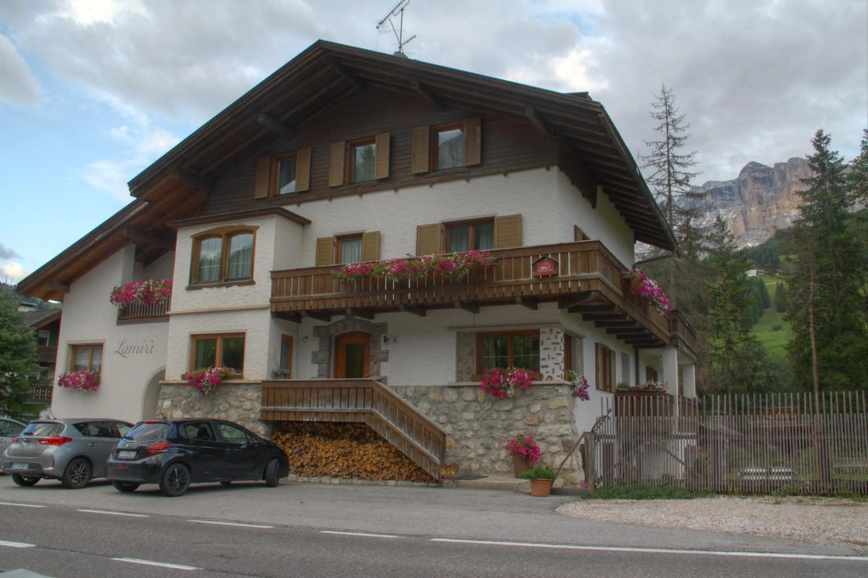 Property building in Lamirì