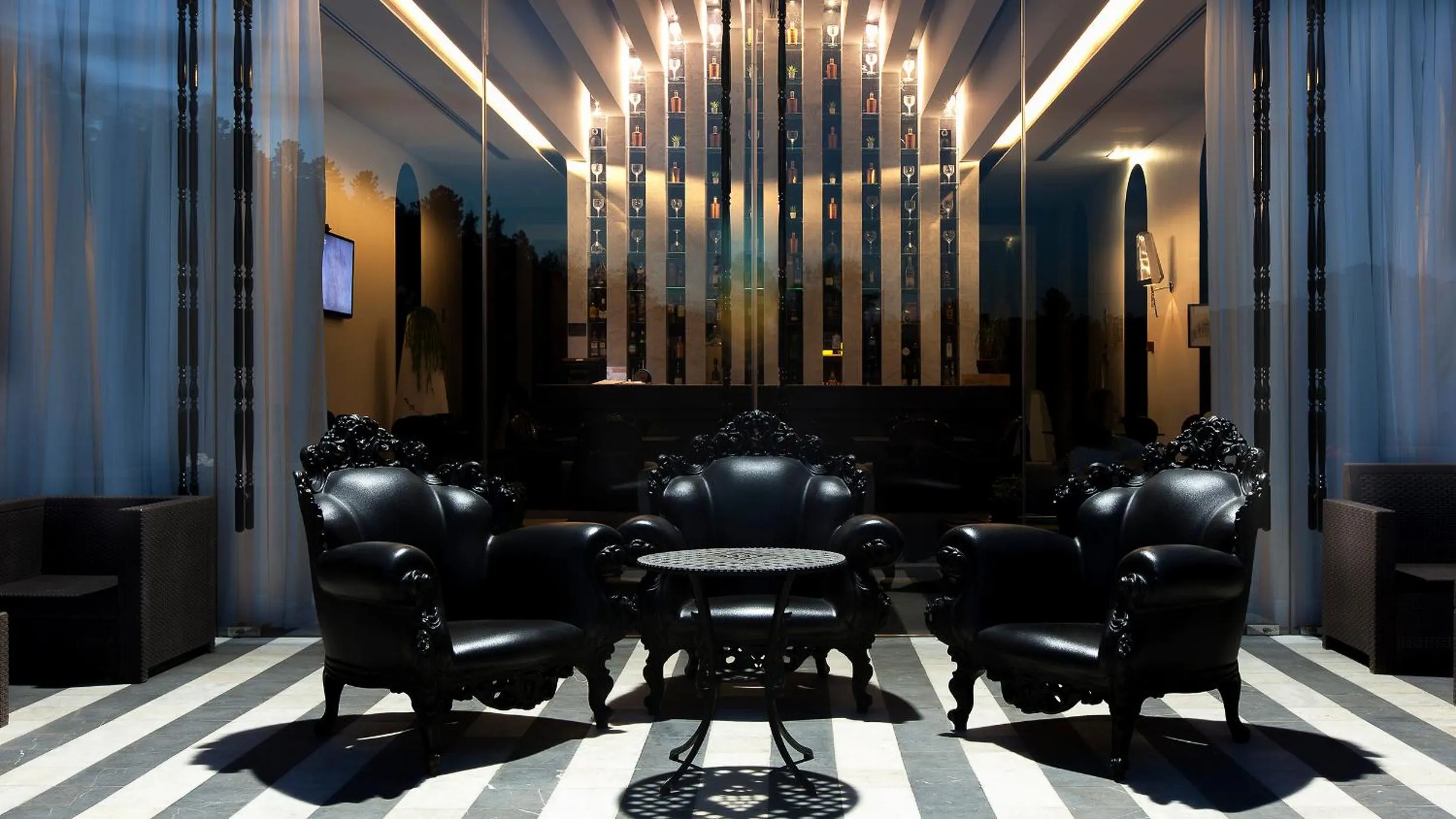 Lounge or bar in HD | Duecitânia Design Hotel