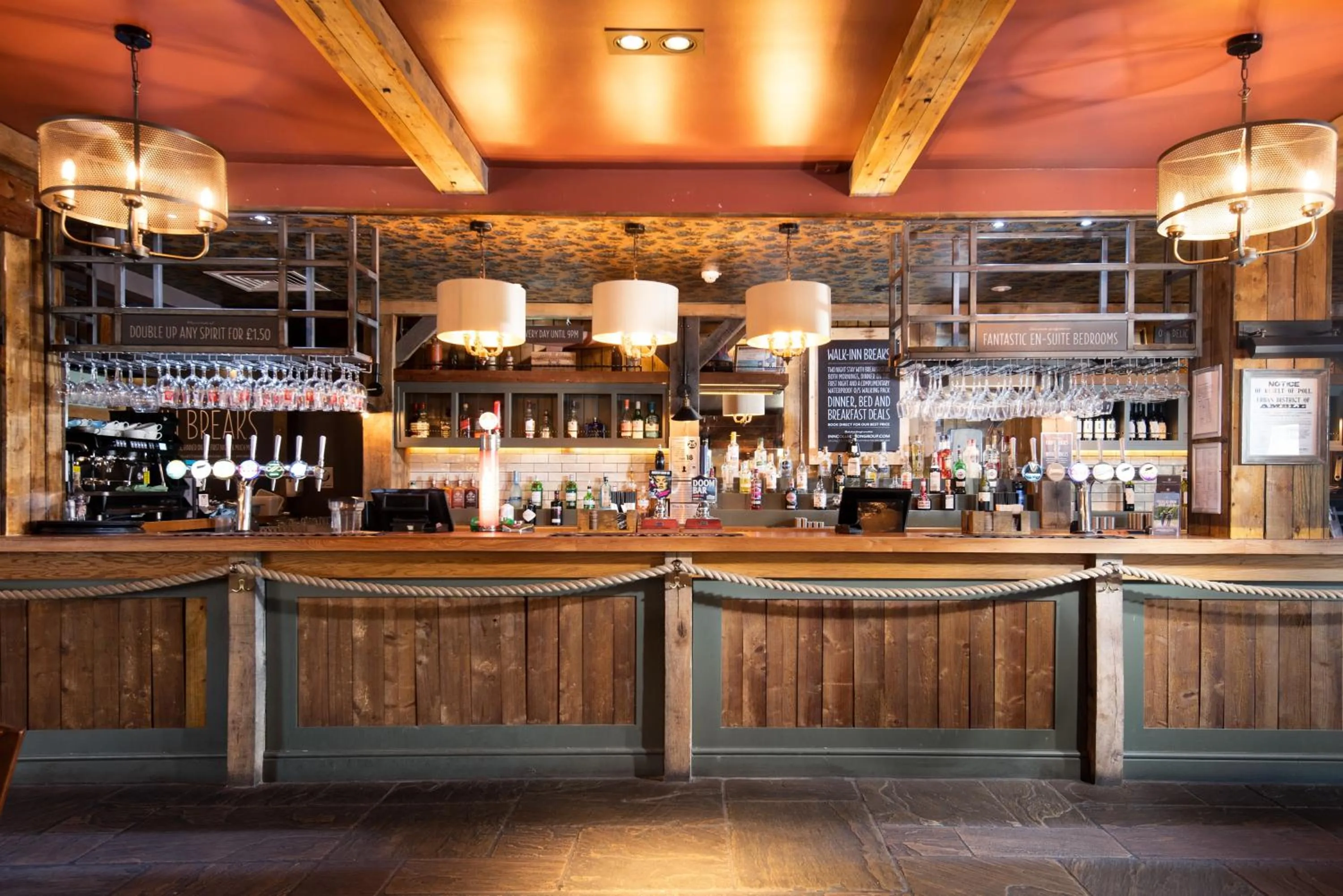 Lounge or bar in The Amble Inn - The Inn Collection Group