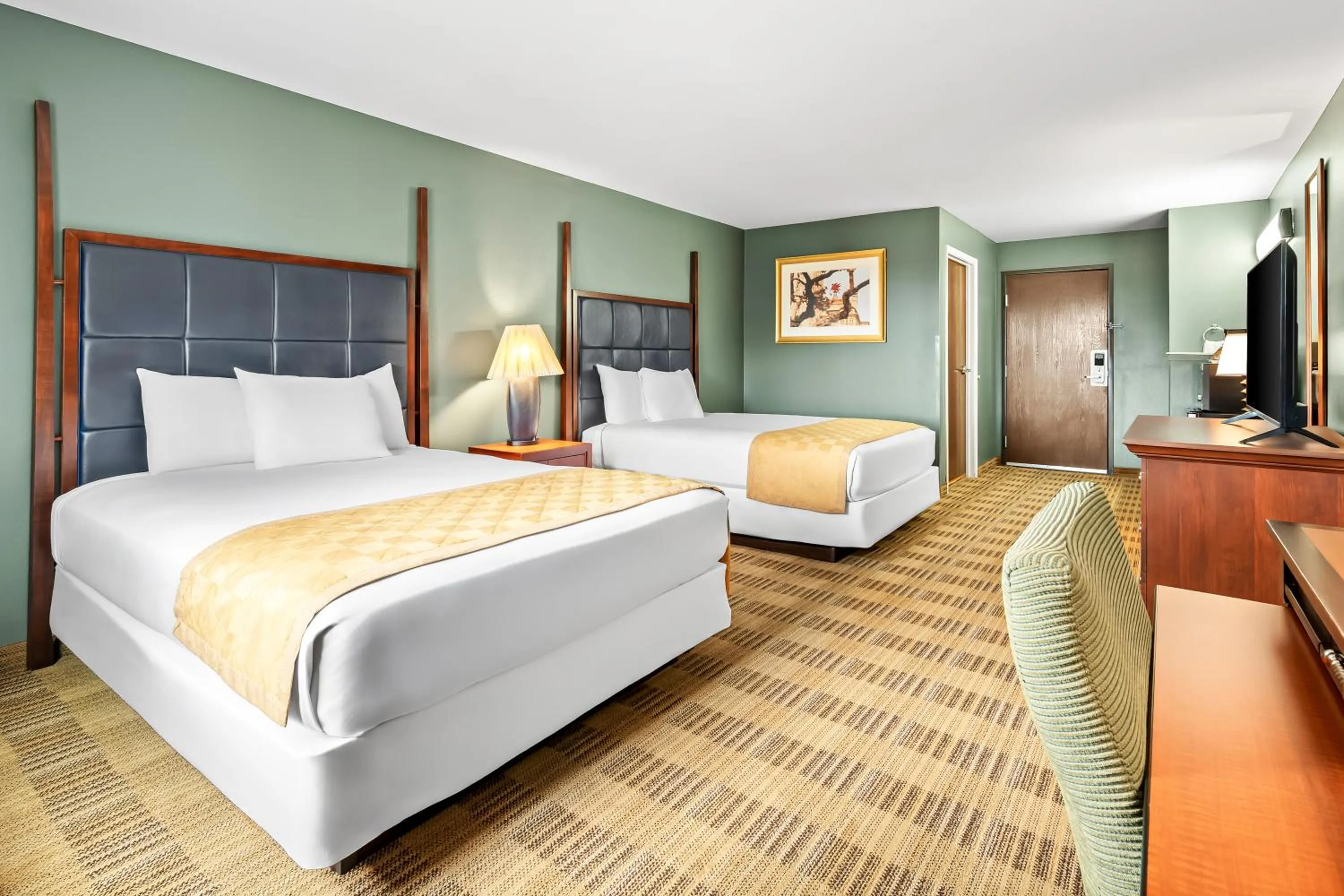 Bed in Americas Best Value Inn Somerville Texas