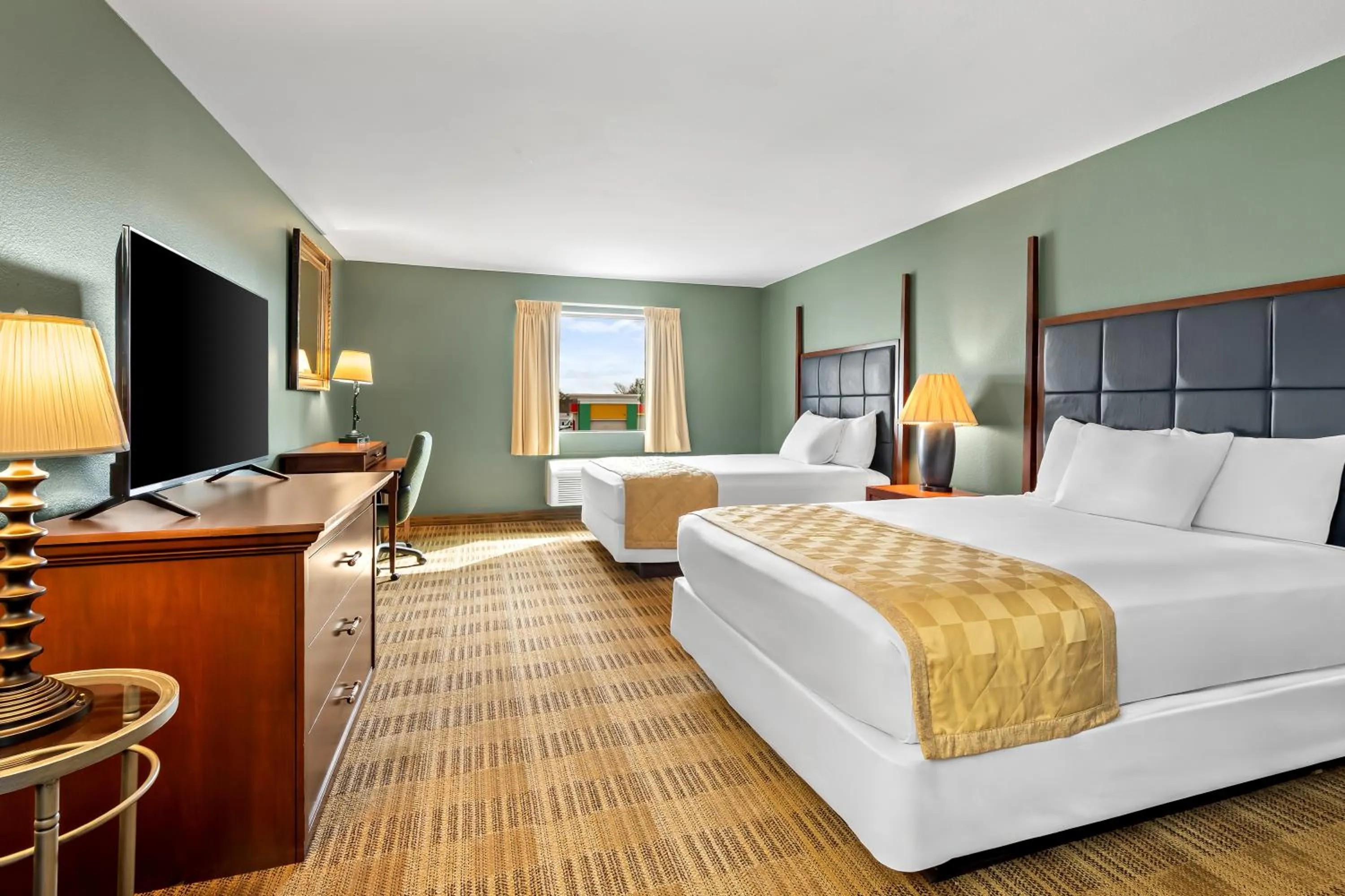 Bed in Americas Best Value Inn Somerville Texas