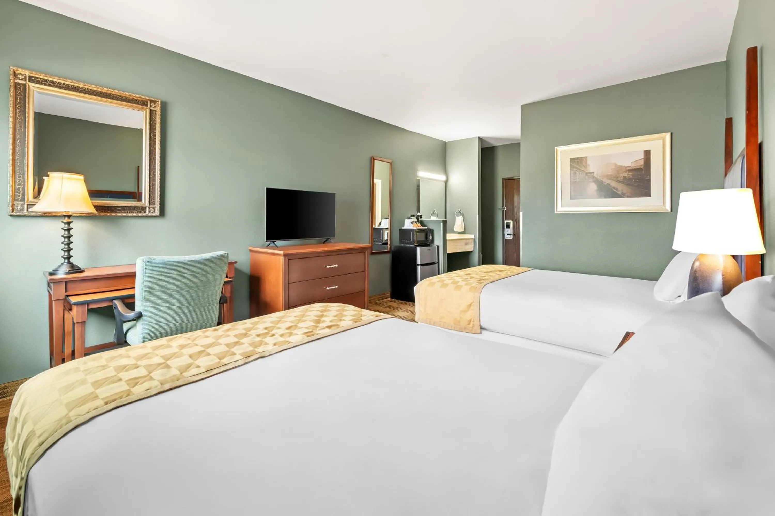 Bed in Americas Best Value Inn Somerville Texas