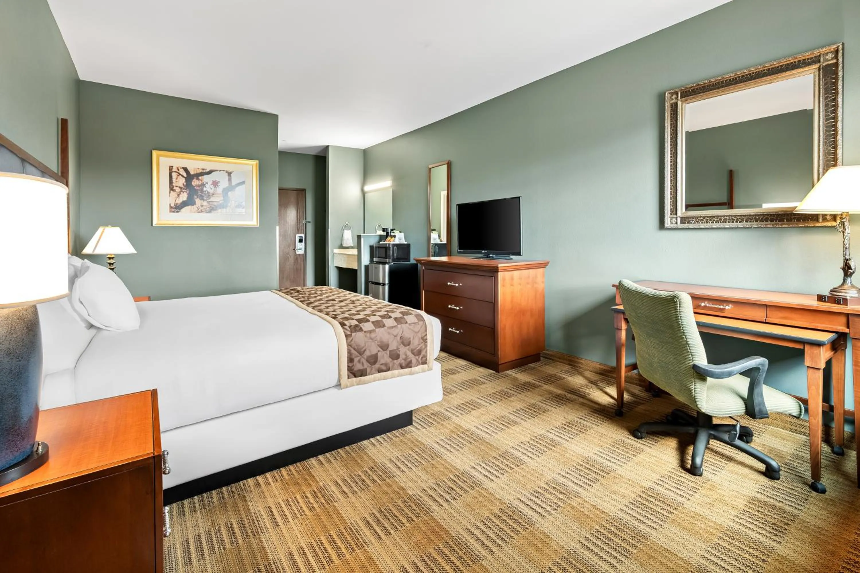 TV and multimedia, Bed in Americas Best Value Inn Somerville Texas