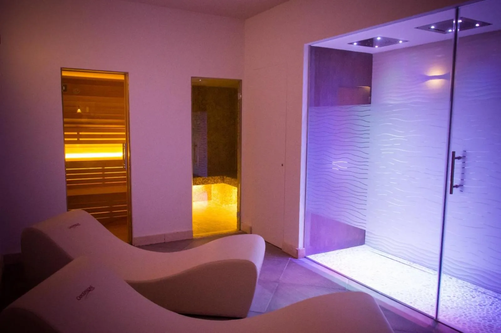 Shower in CapoSperone Resort