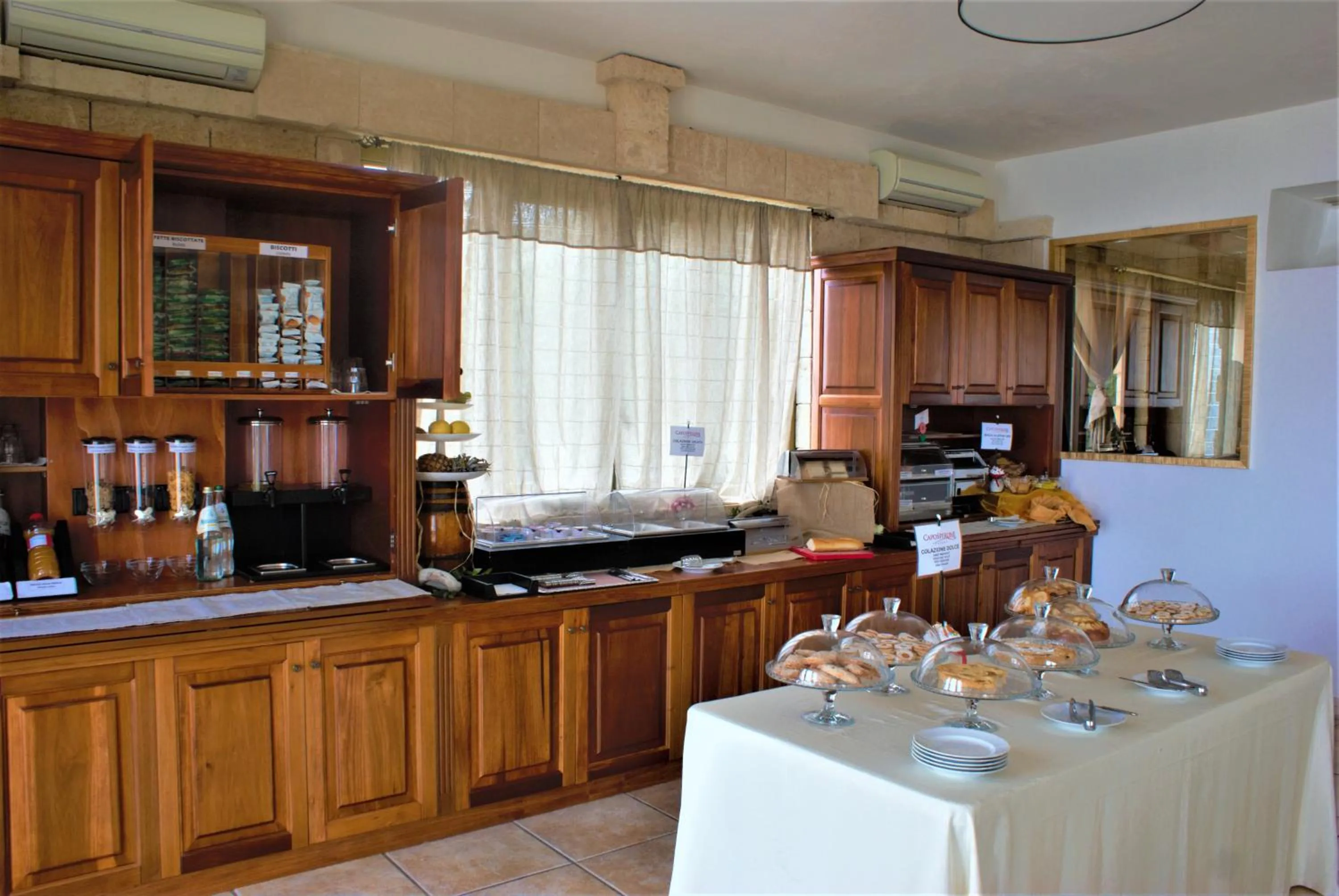 Continental breakfast in CapoSperone Resort