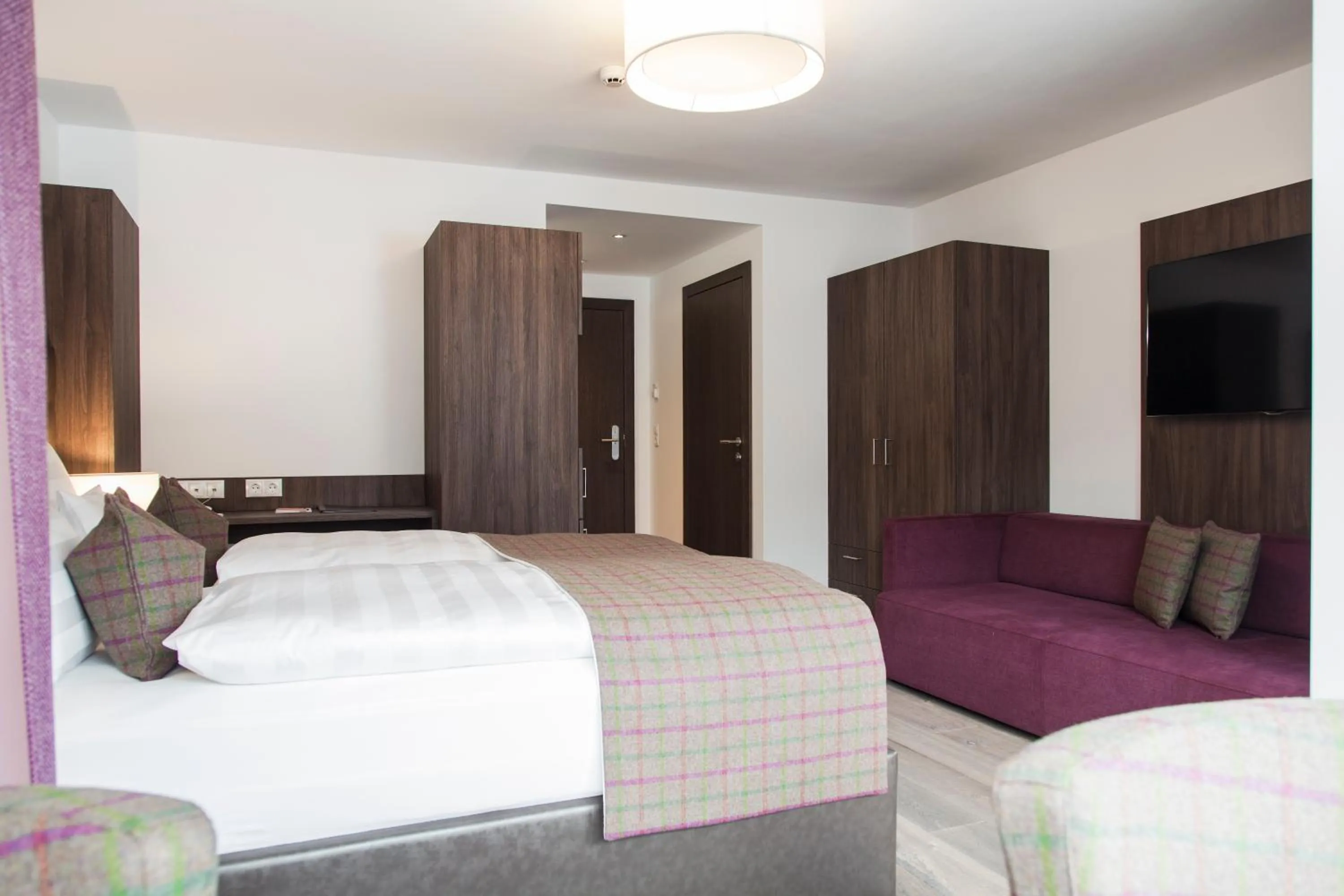 Photo of the whole room, Bed in Schweiger