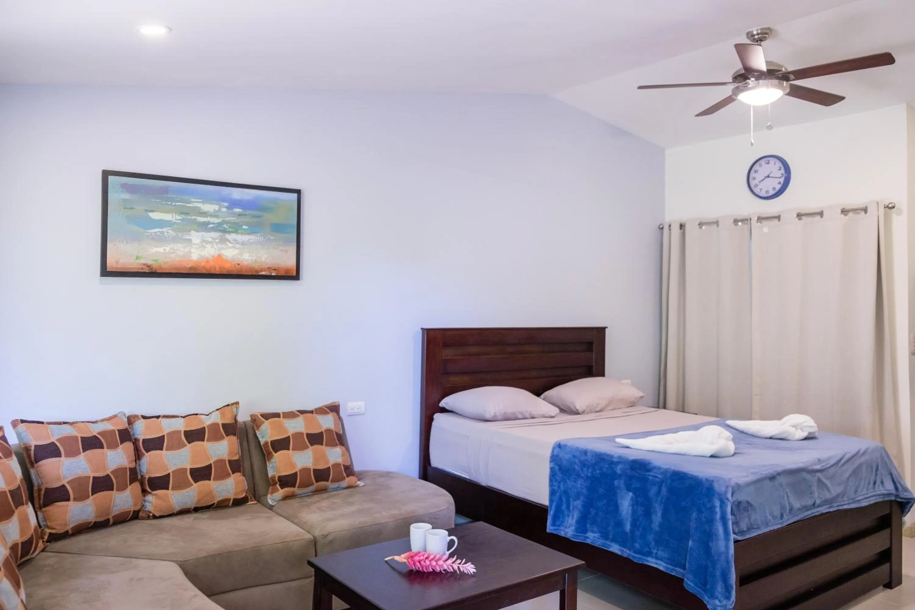 Bed in Zula Inn Aparthotel