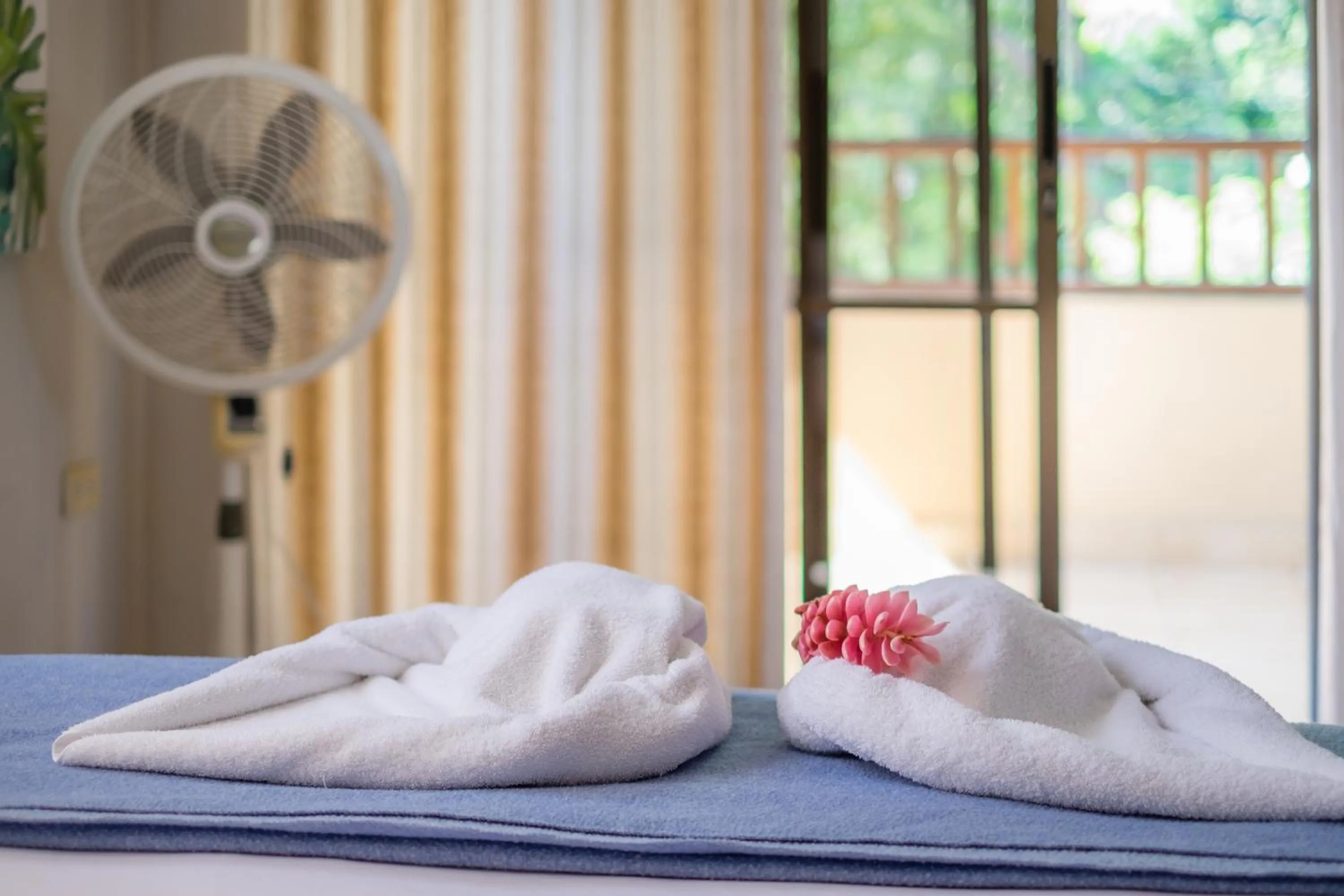 Bed in Zula Inn Aparthotel