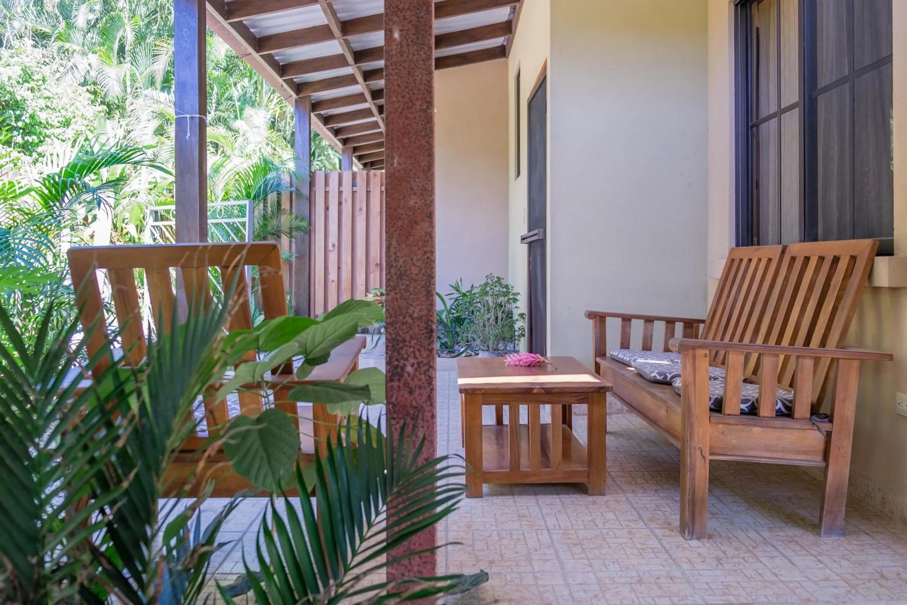Patio in Zula Inn Aparthotel