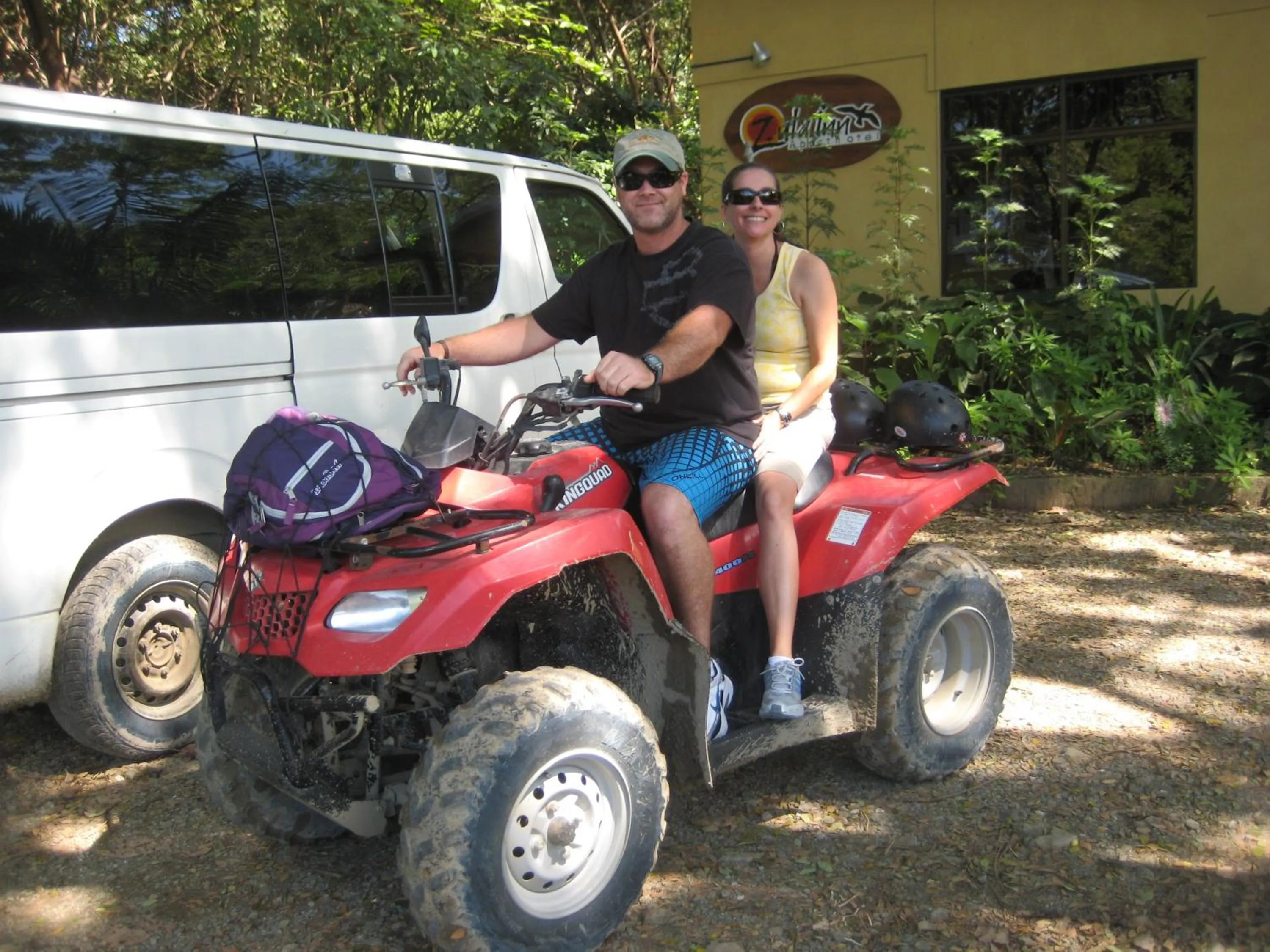 Facade/entrance in Zula Inn Aparthotel
