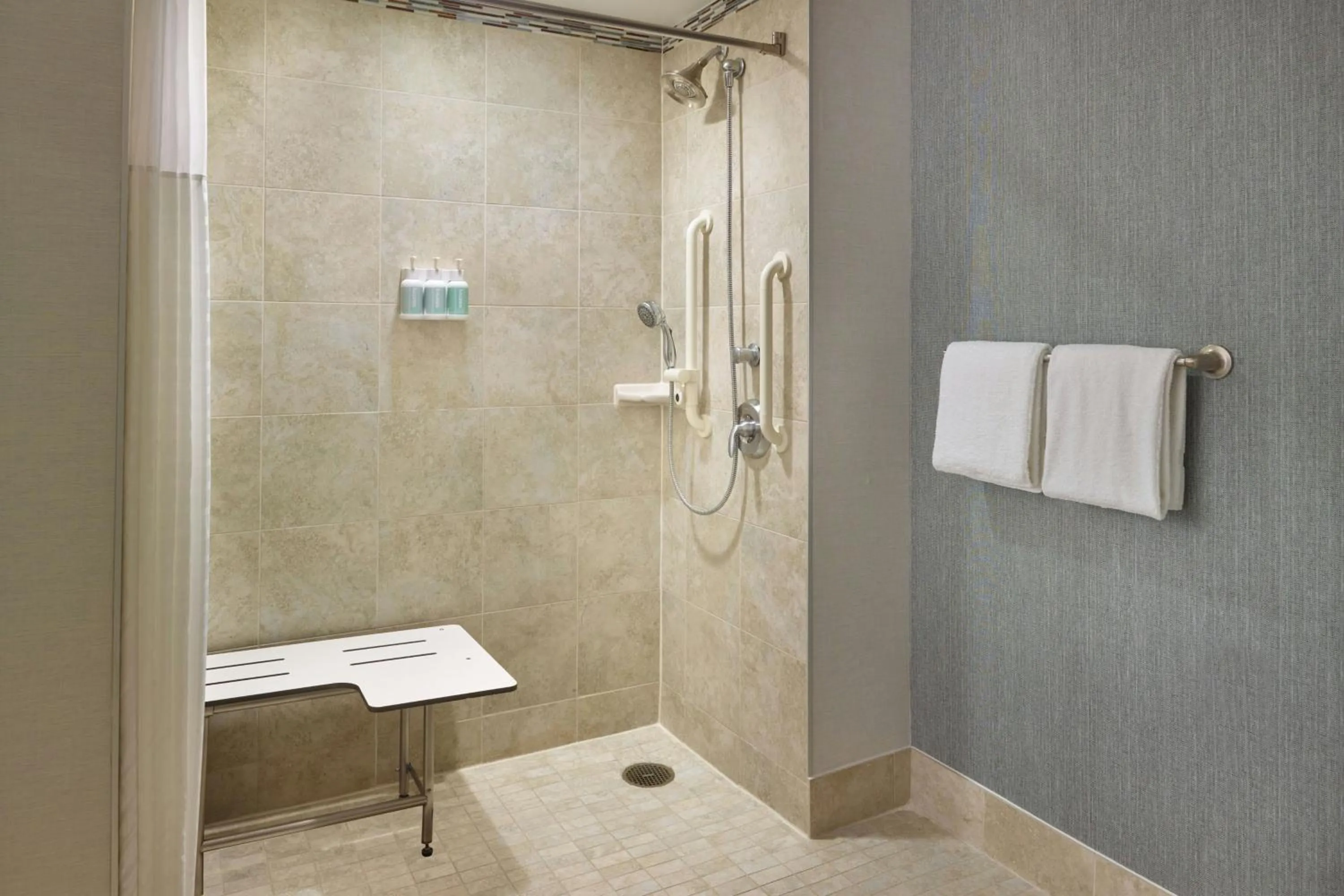 Bathroom in Courtyard by Marriott Washington, D.C./Foggy Bottom