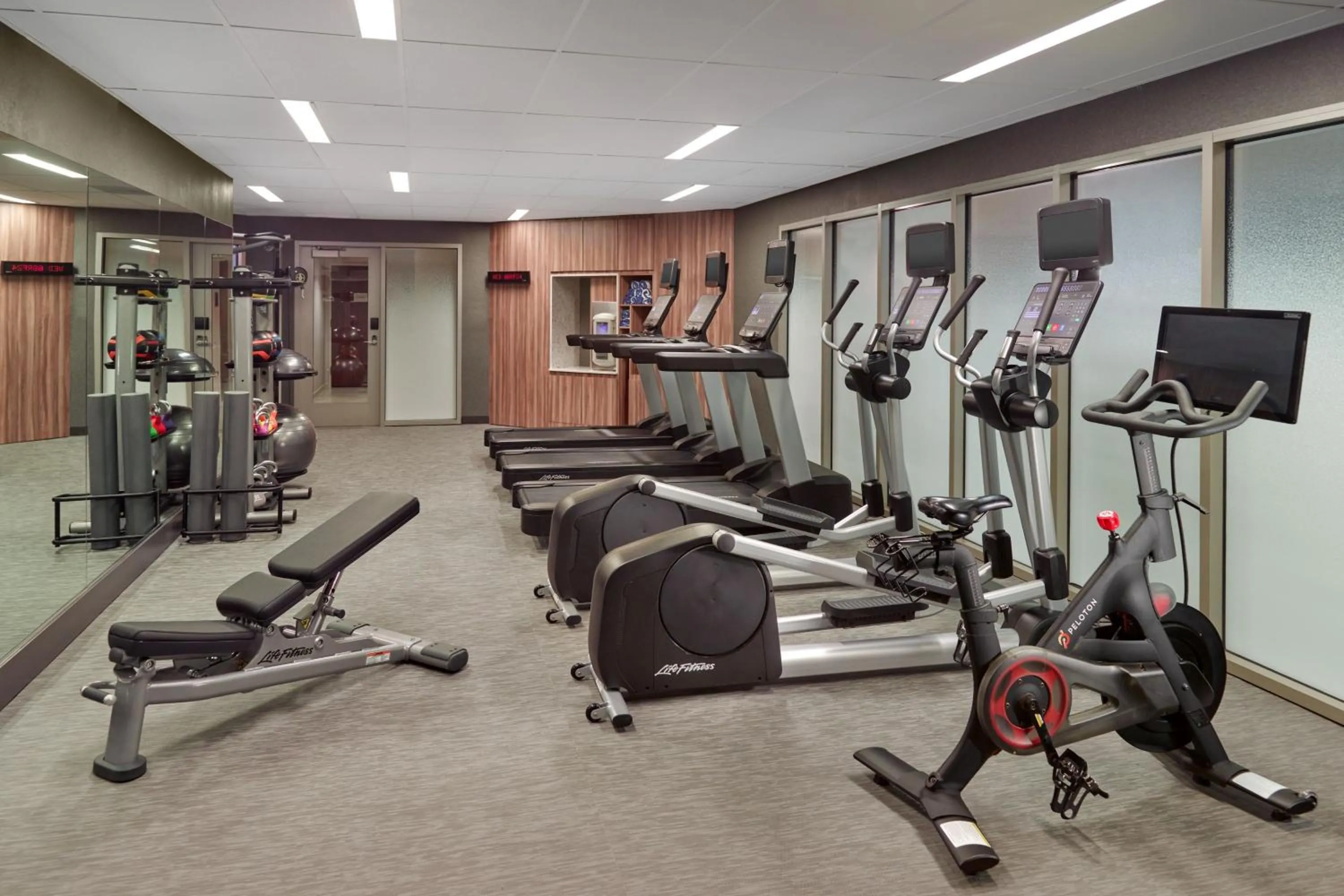 Fitness centre/facilities in Courtyard by Marriott Washington, D.C./Foggy Bottom