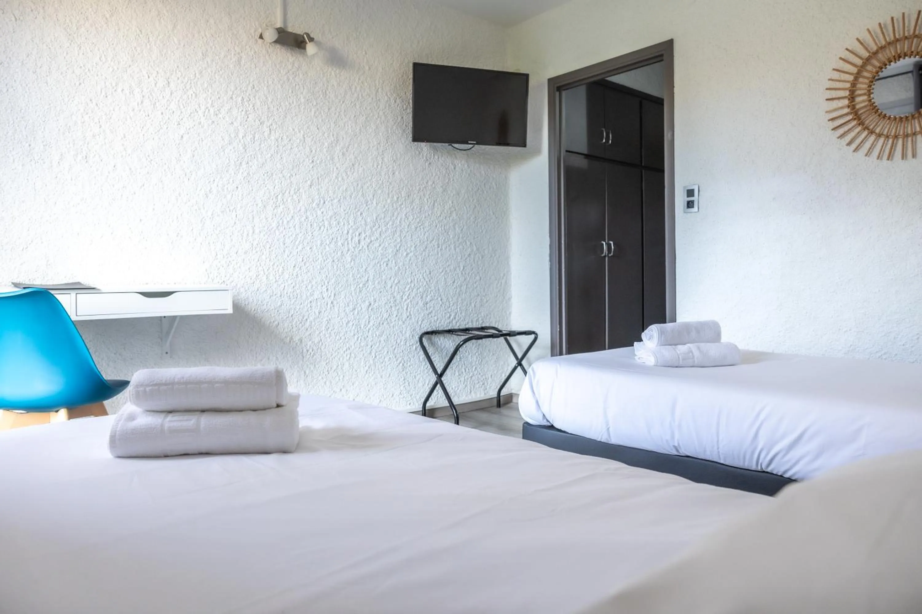 Photo of the whole room, Bed in Hotel Aquarius