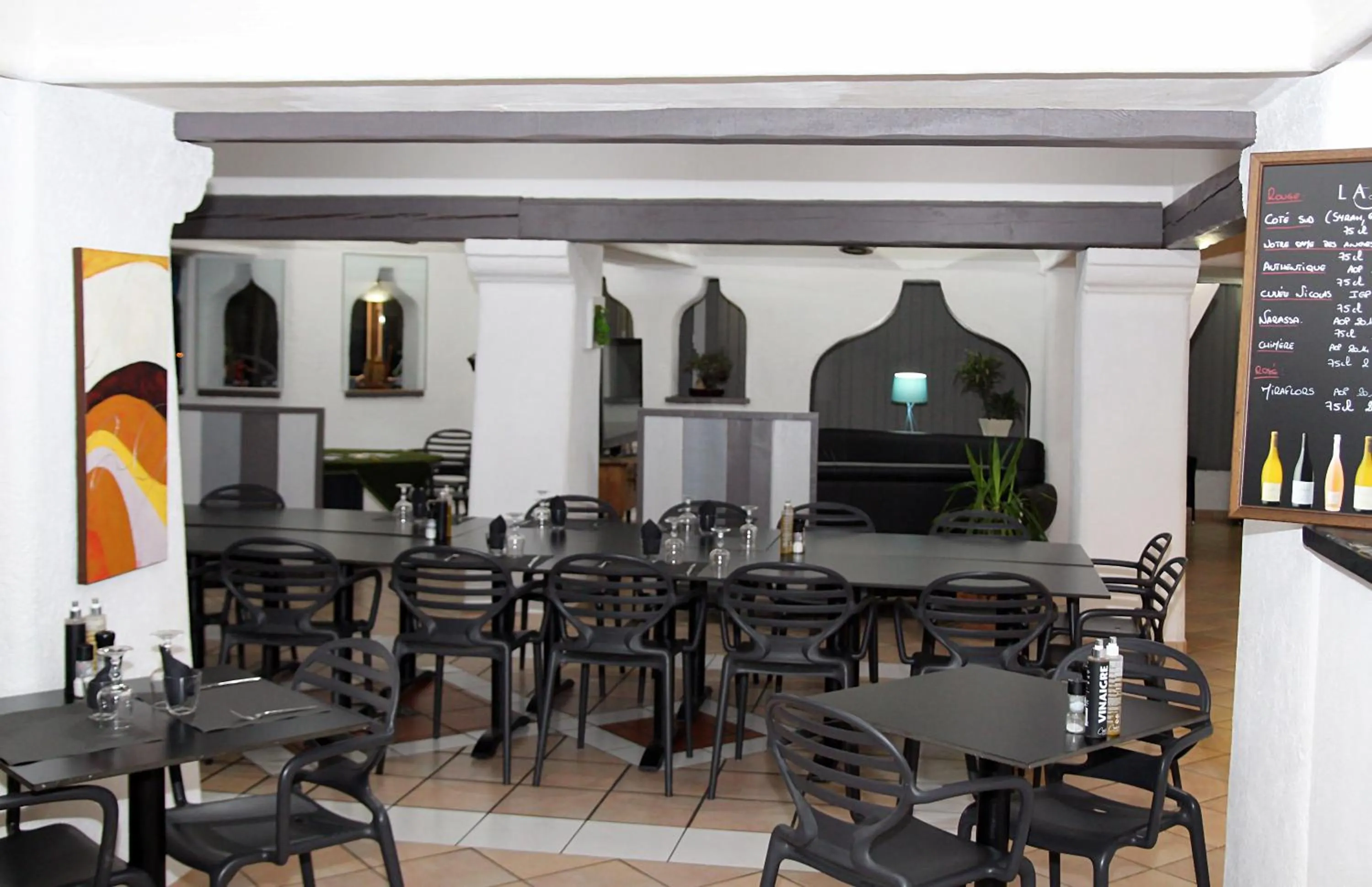 Restaurant/places to eat in Hotel Aquarius