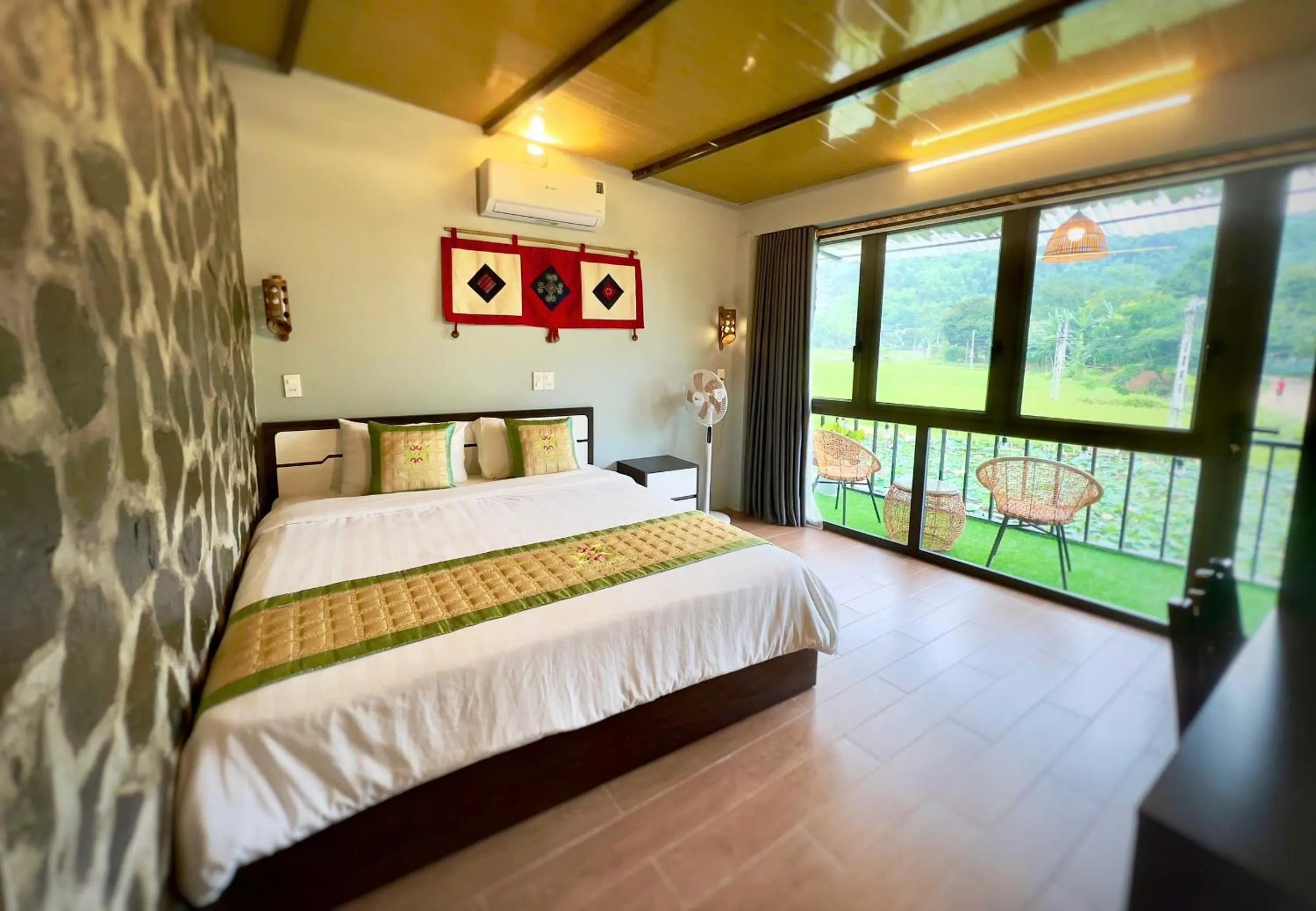 Balcony/Terrace, Bed in Mai Chau Sky Resort