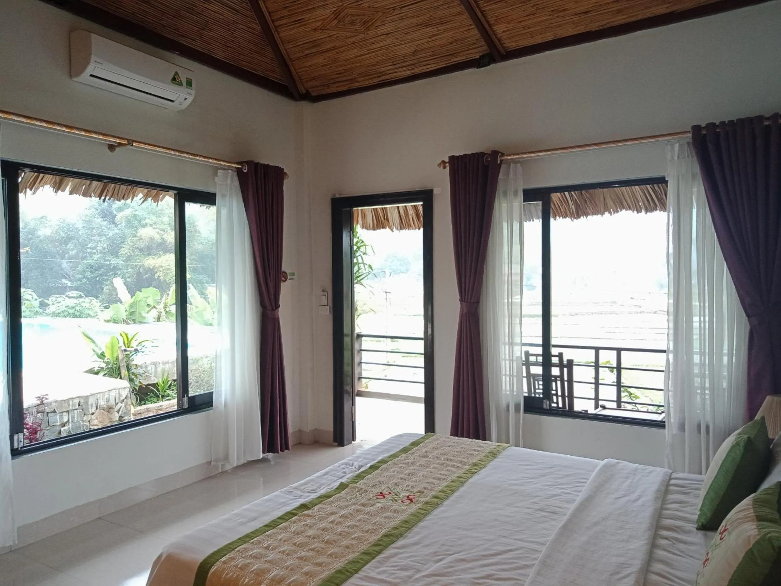 View (from property/room), Bed in Mai Chau Sky Resort
