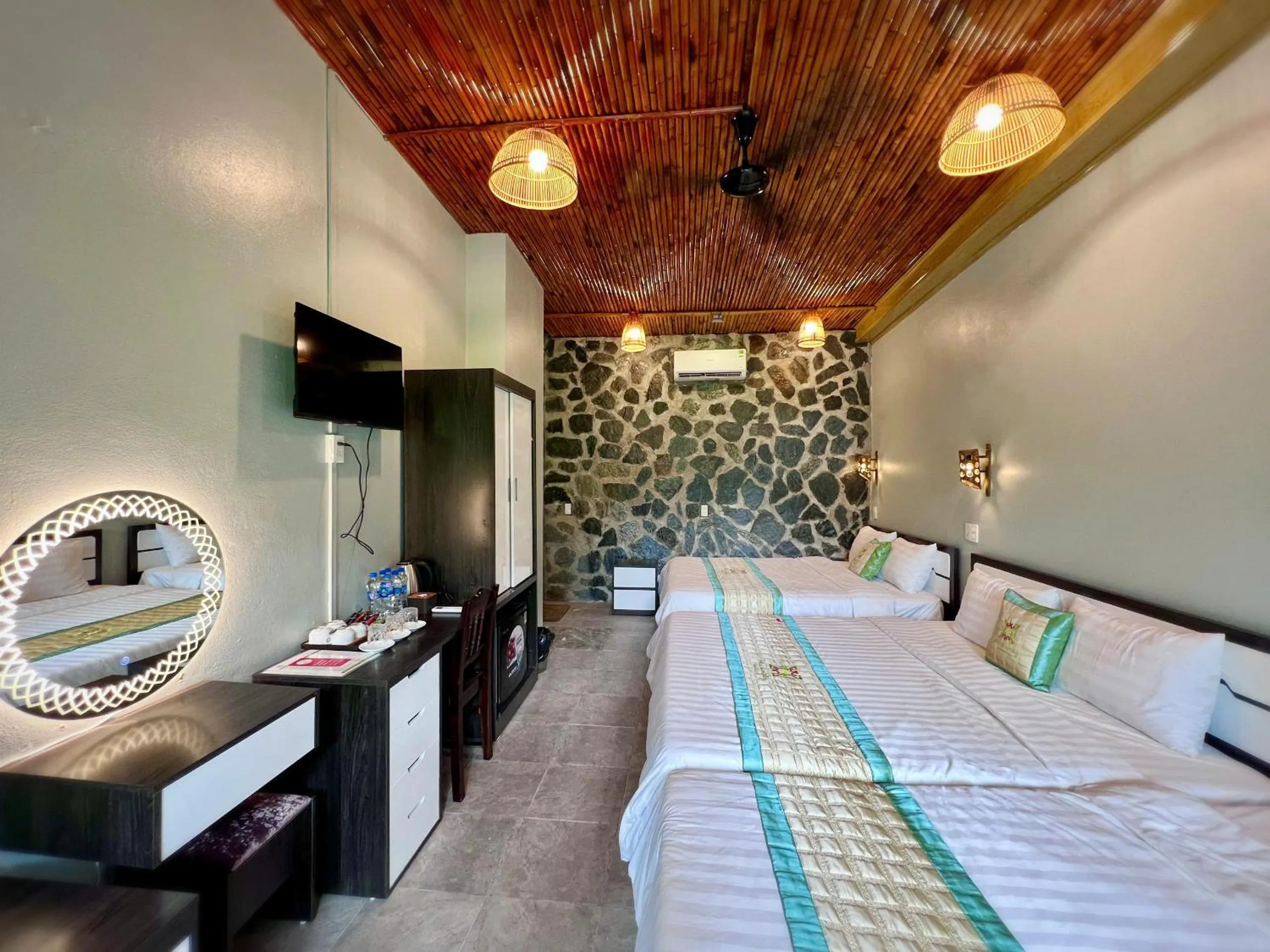 Photo of the whole room, Bed in Mai Chau Sky Resort
