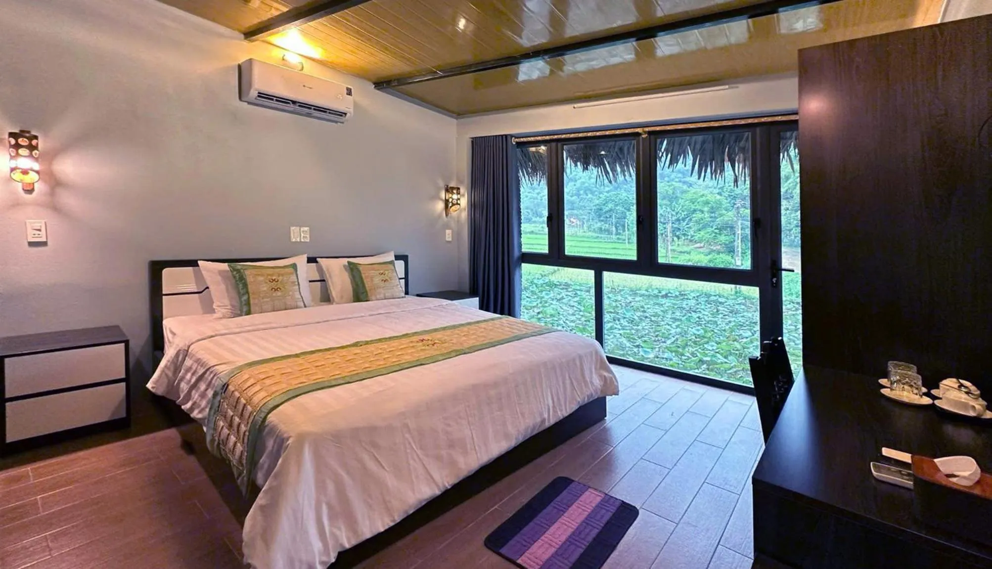 King Room with Lake View in Mai Chau Sky Resort