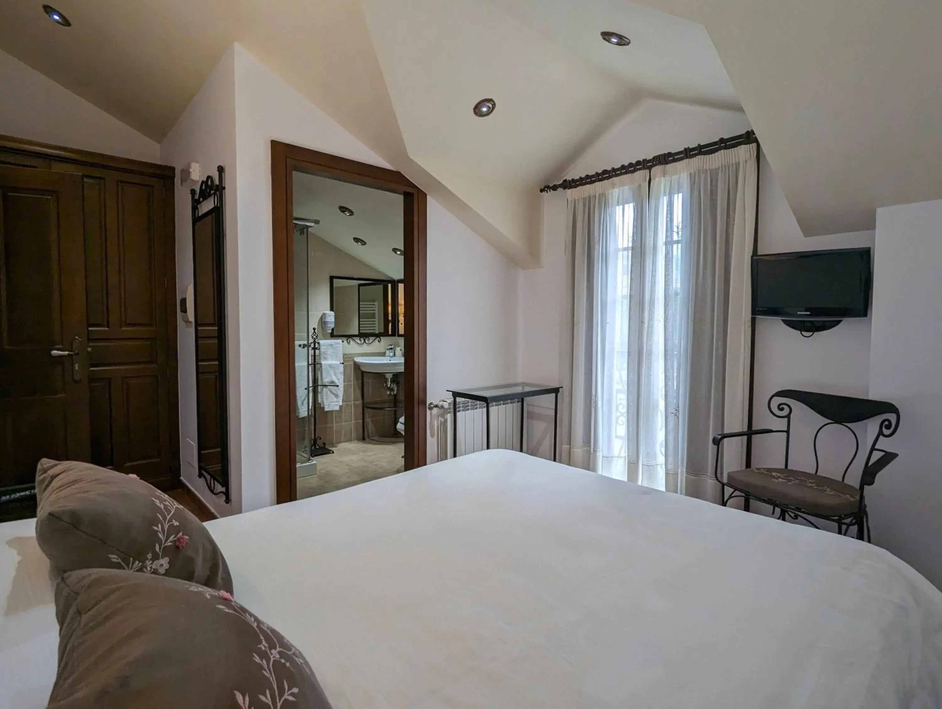 Double Room in Hotel Apartamento Marouco Double Room in Hotel Apartamento Marouco