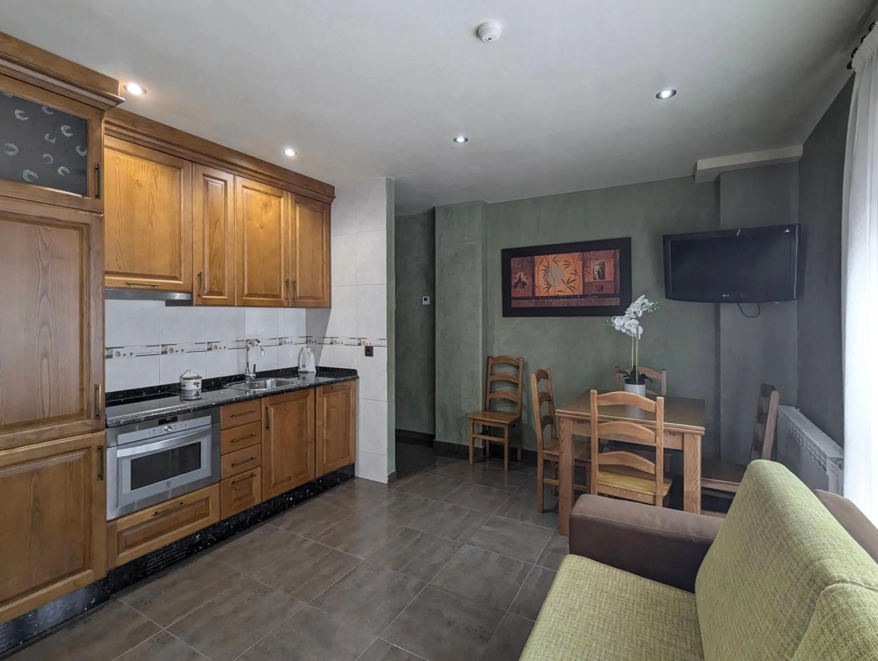 TV and multimedia in Hotel Apartamento Marouco