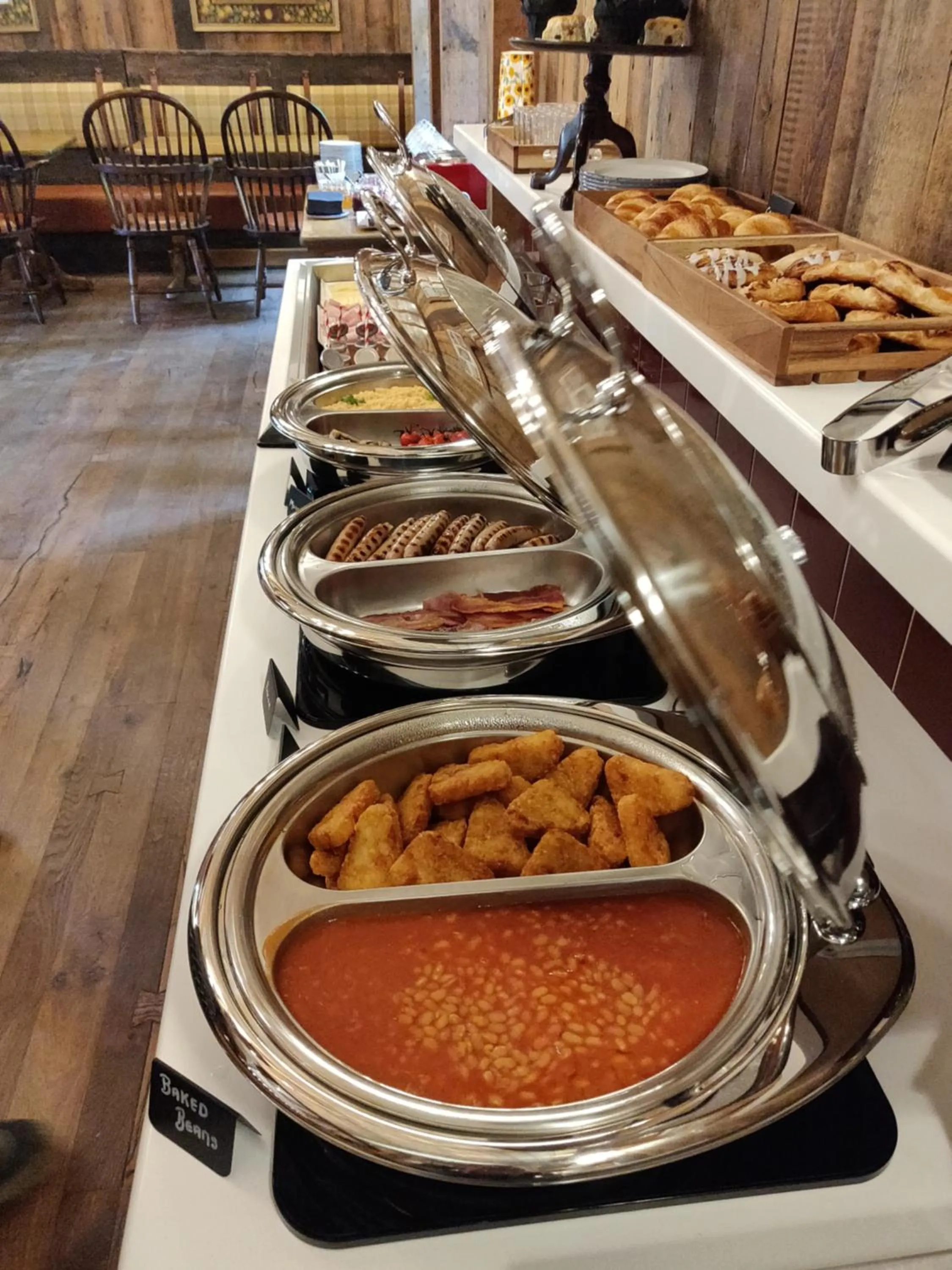 Breakfast in Rokeby Manor