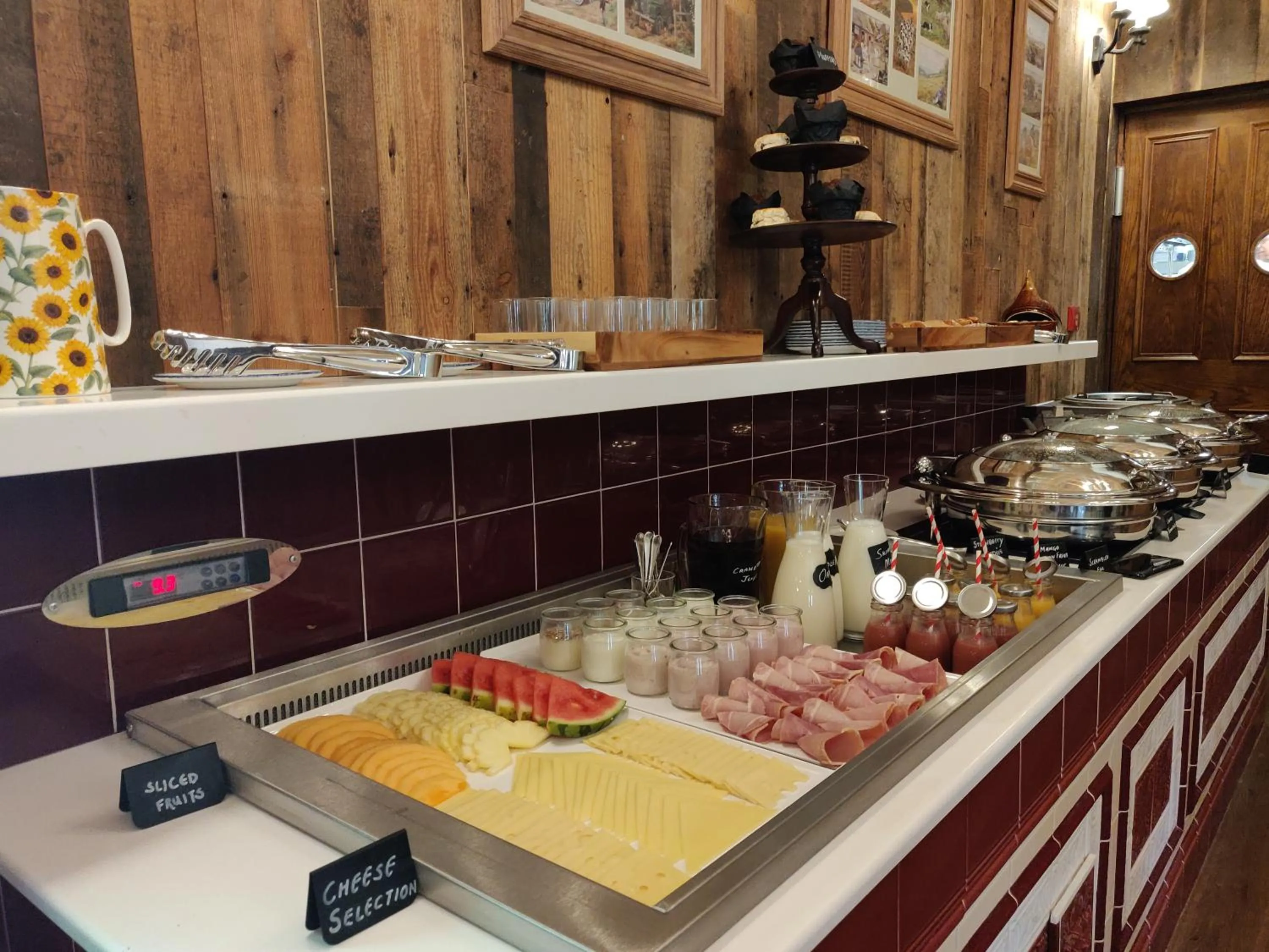 Breakfast in Rokeby Manor