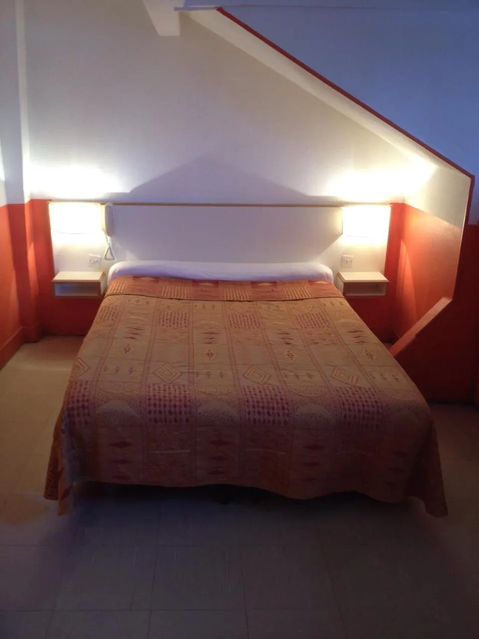 Bedroom, Bed in Hôtel du Pont Neuf