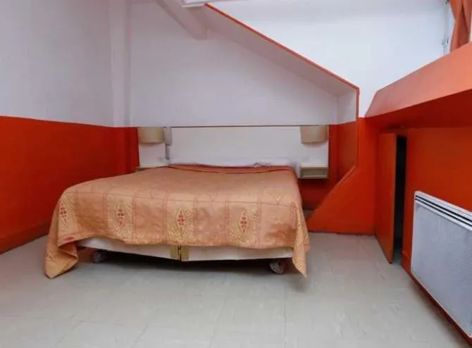 Bed in Hôtel du Pont Neuf