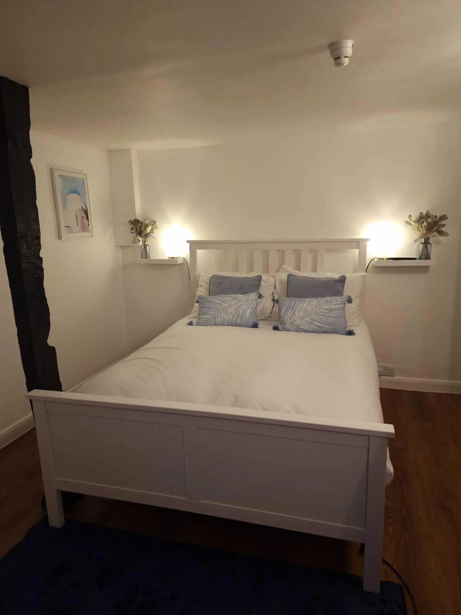 Bedroom, Bed in The Squirrel Inn