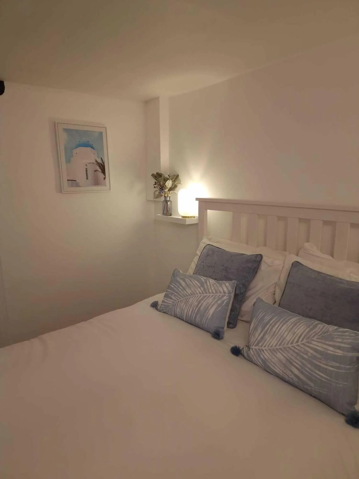 Bedroom, Bed in The Squirrel Inn