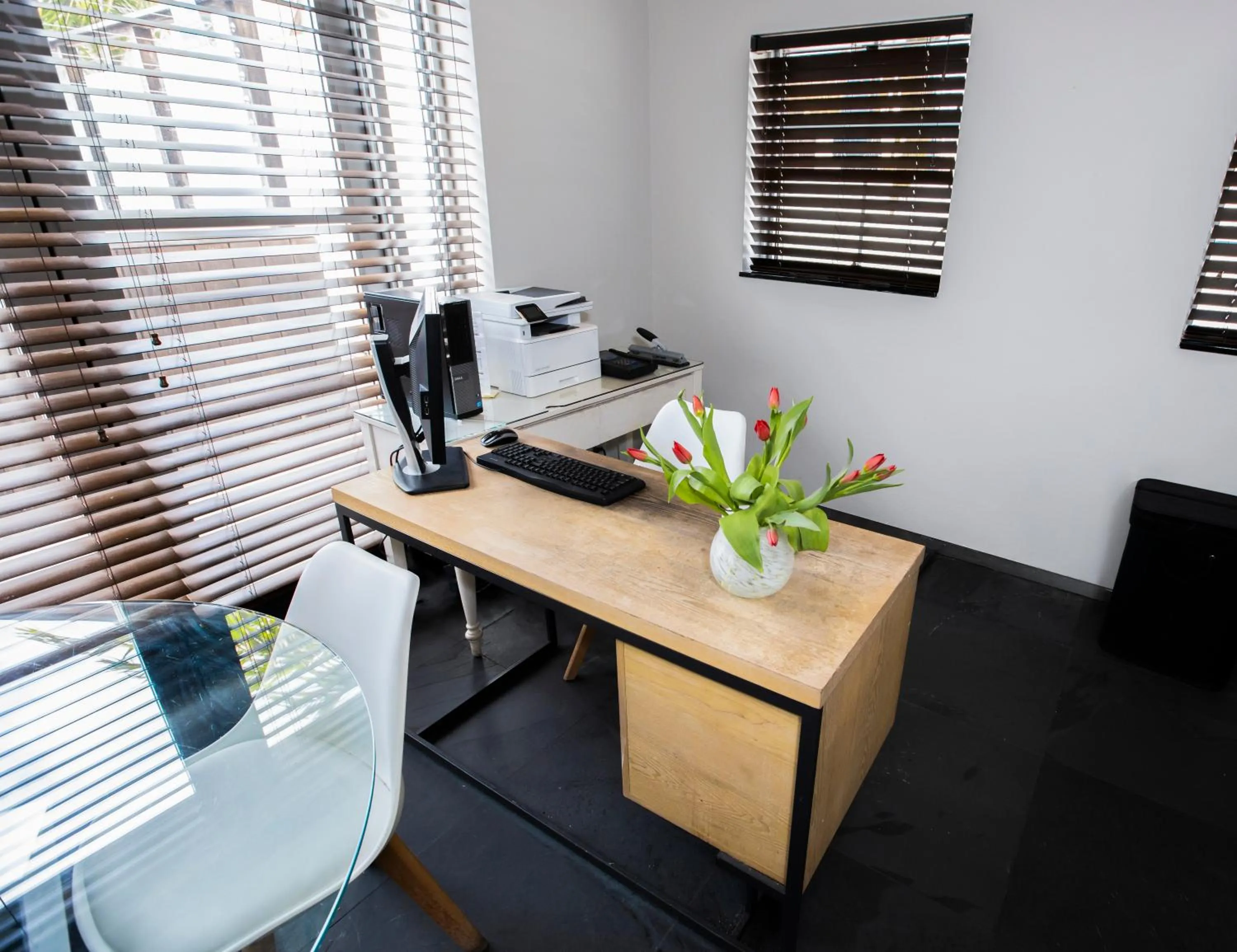 Business facilities in Posh South Beach