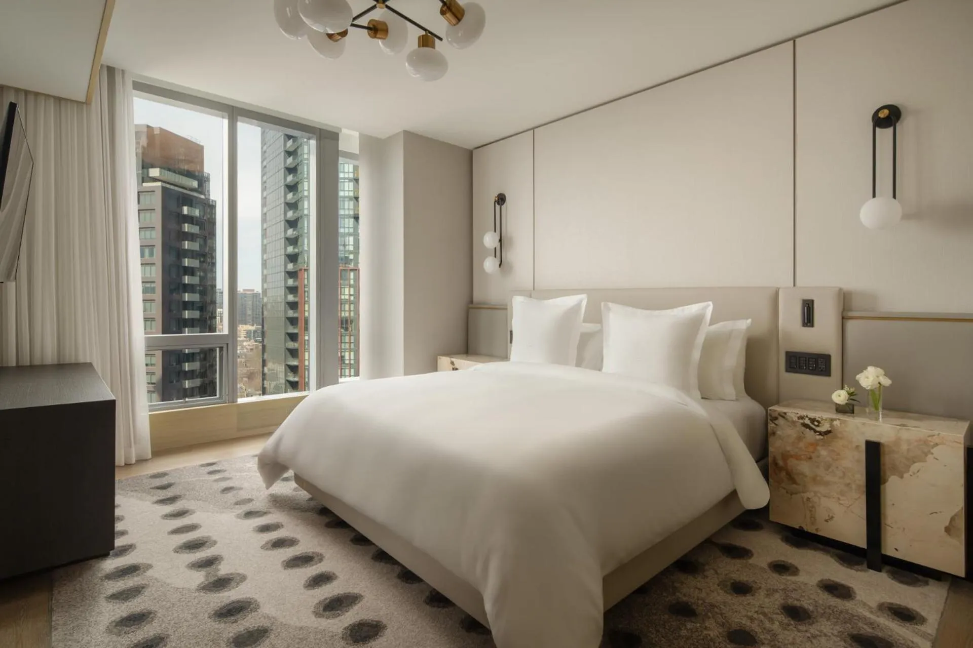 Bed in Four Seasons Hotel Toronto