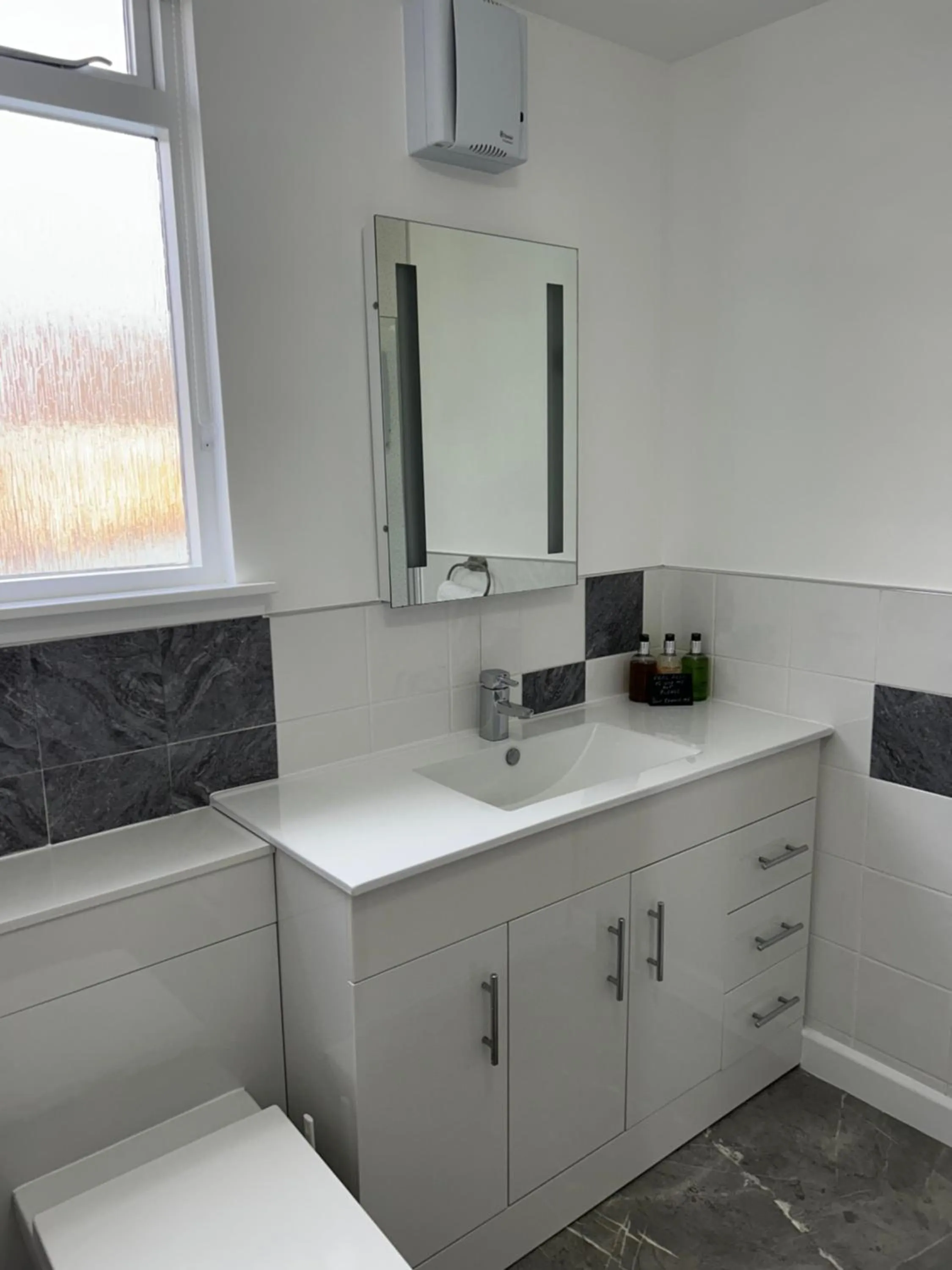 Bathroom in Dunroamin Bed and Breakfast