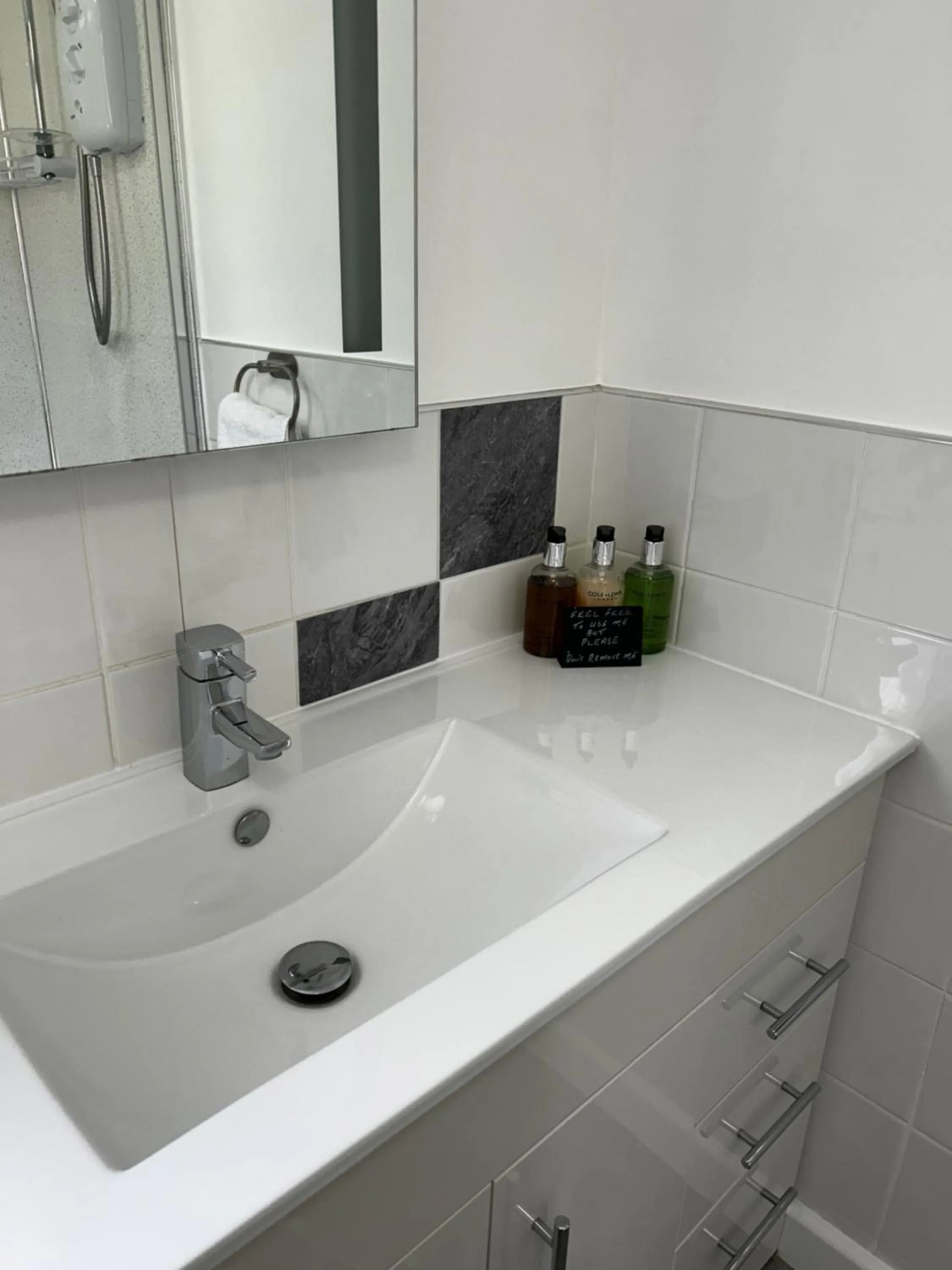 Bathroom in Dunroamin Bed and Breakfast