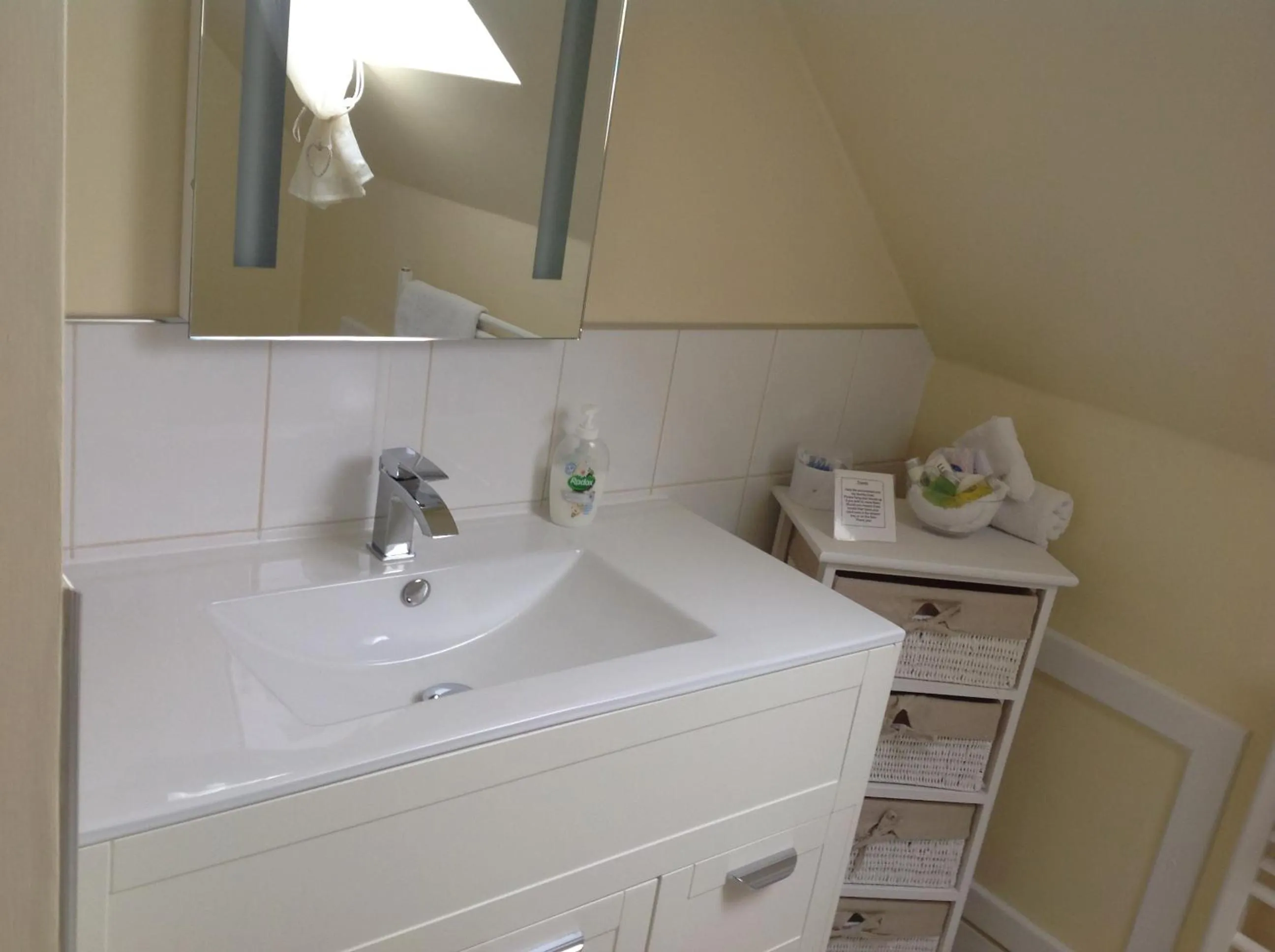 Bathroom in Dunroamin Bed and Breakfast