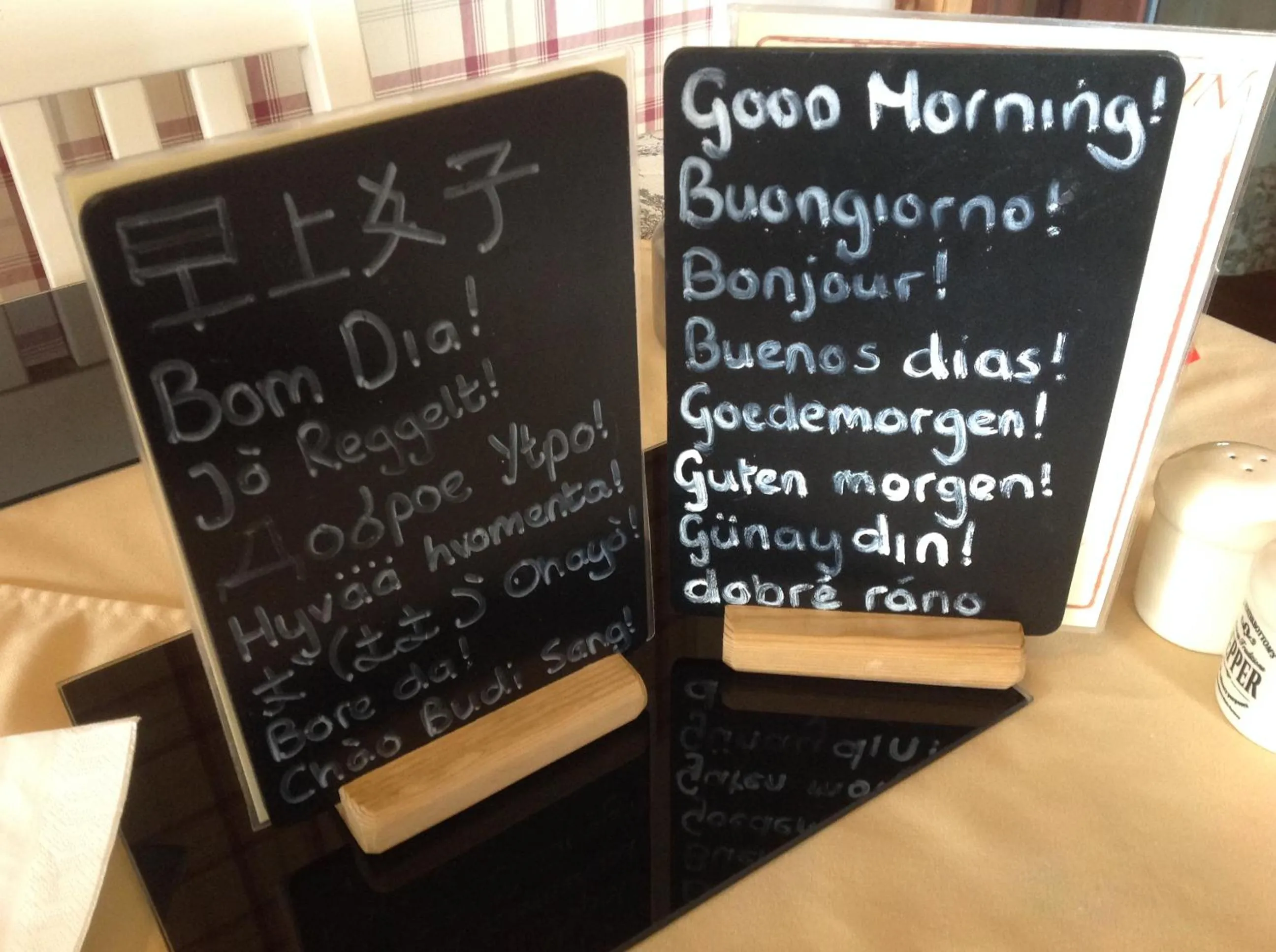 Dining area in Dunroamin Bed and Breakfast