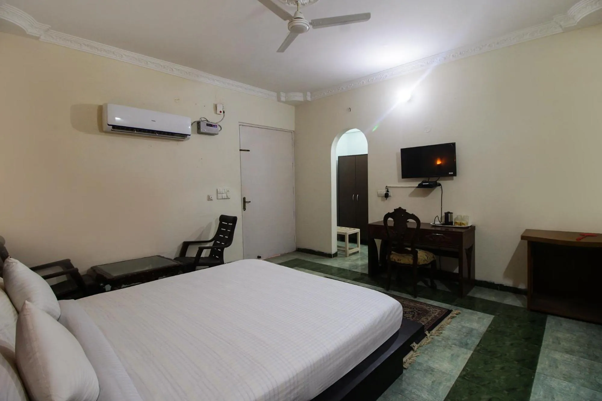 Bed in Hotel Pinjore Holiday Home