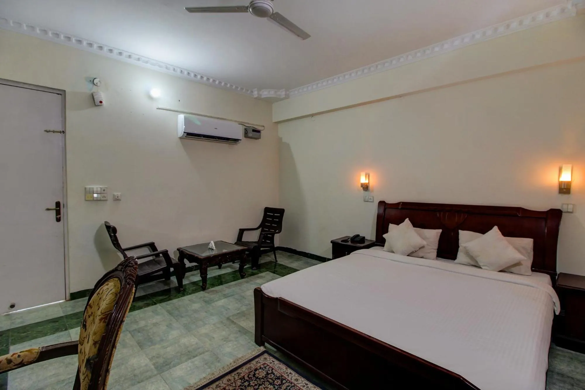 Bed in Hotel Pinjore Holiday Home