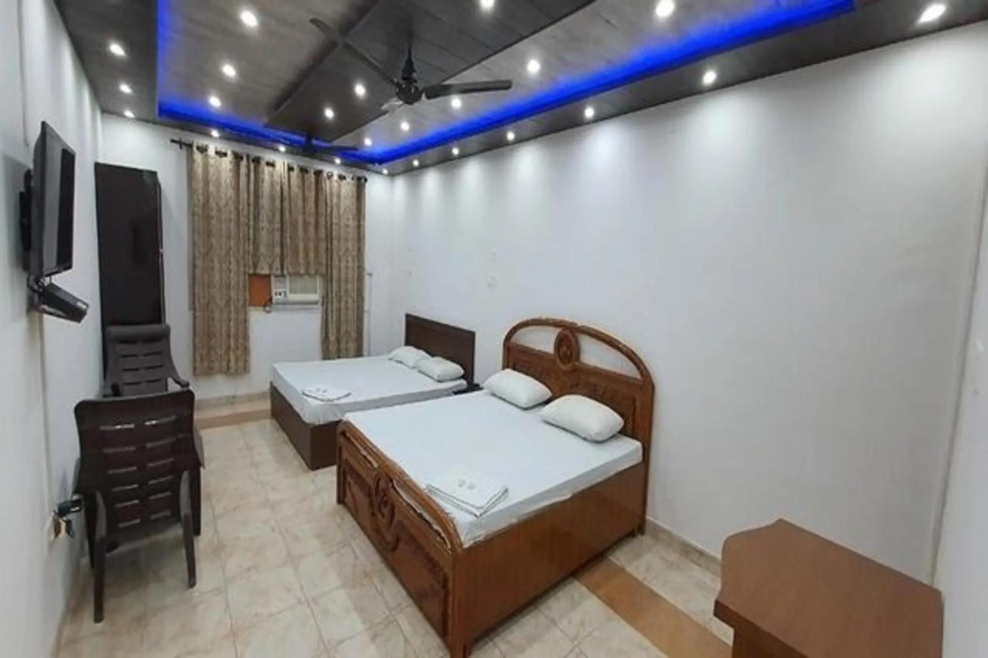 Bed in Hotel Pinjore Holiday Home