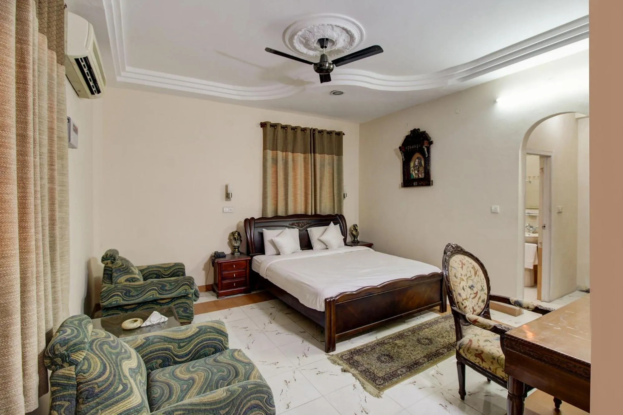 Bed in Hotel Pinjore Holiday Home