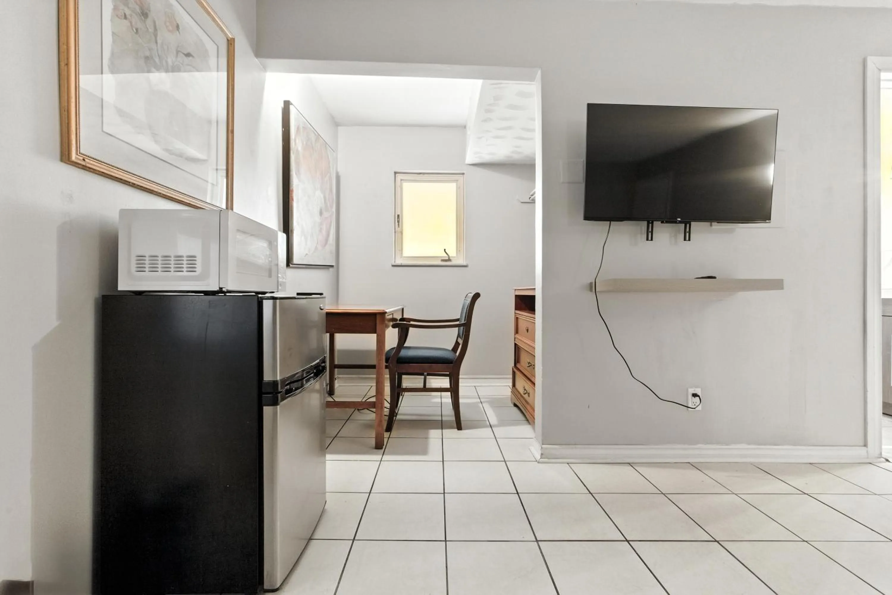 TV and multimedia in iCheck Inn Motel