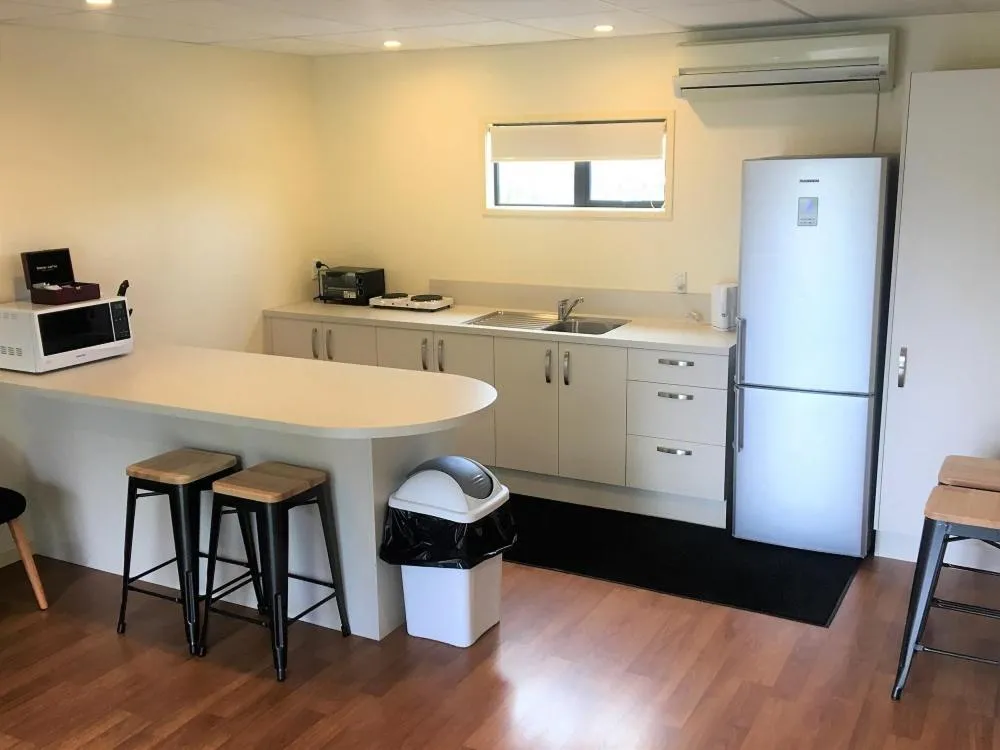 Kitchen or kitchenette in Otorohanga Kiwi Holiday Park