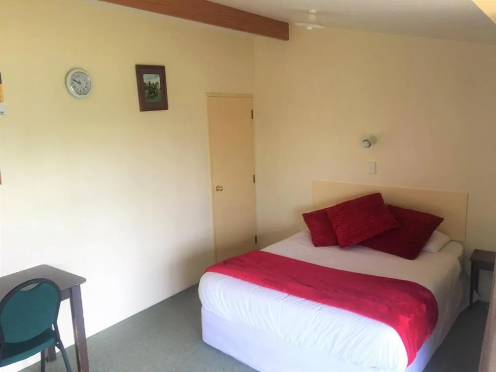 Photo of the whole room, Bed in Otorohanga Kiwi Holiday Park