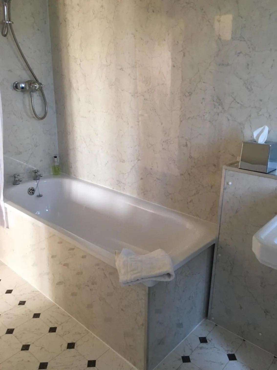 Bathroom in The Carre Arms Hotel & Restaurant