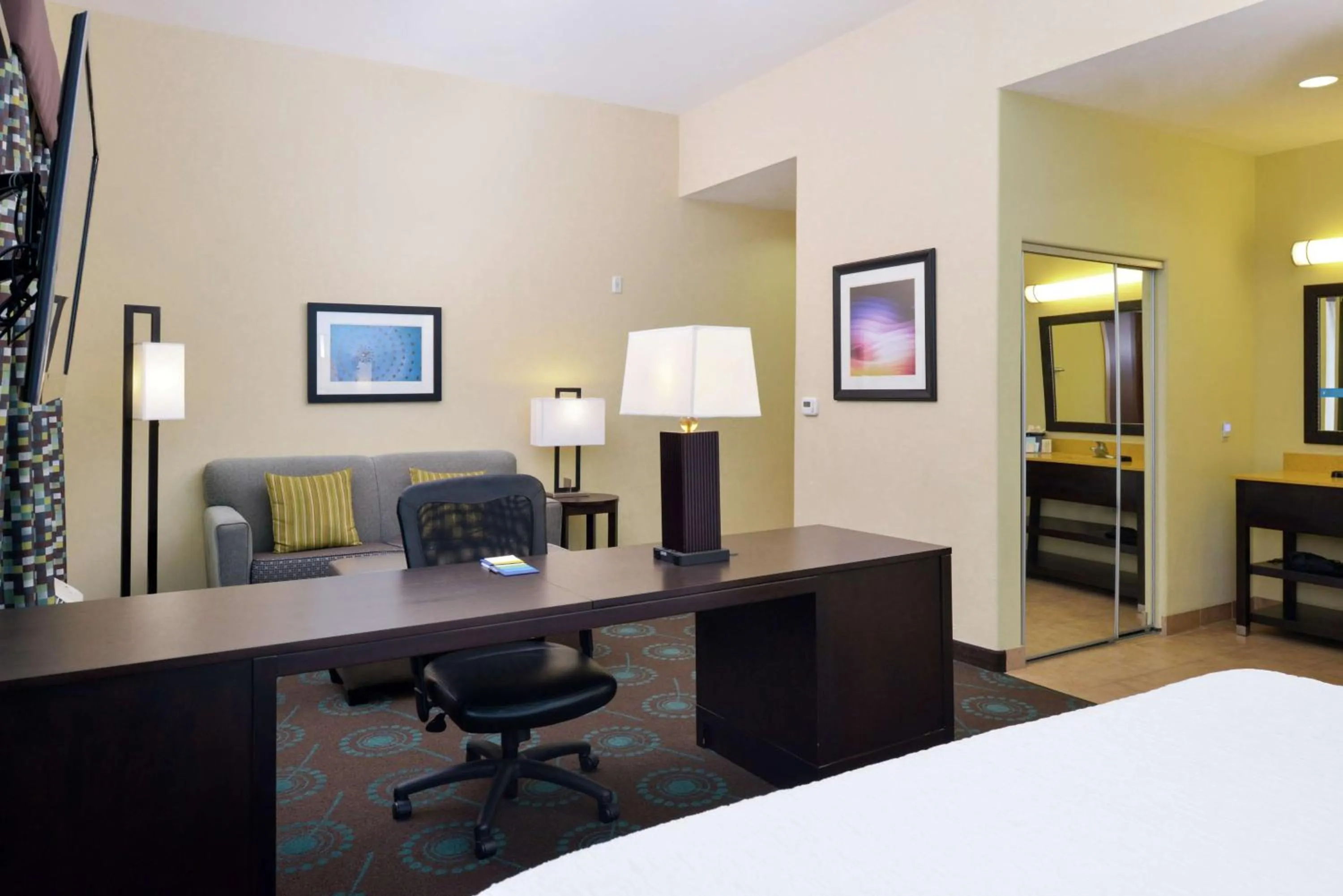 Bedroom, Bed in Hampton Inn Beeville