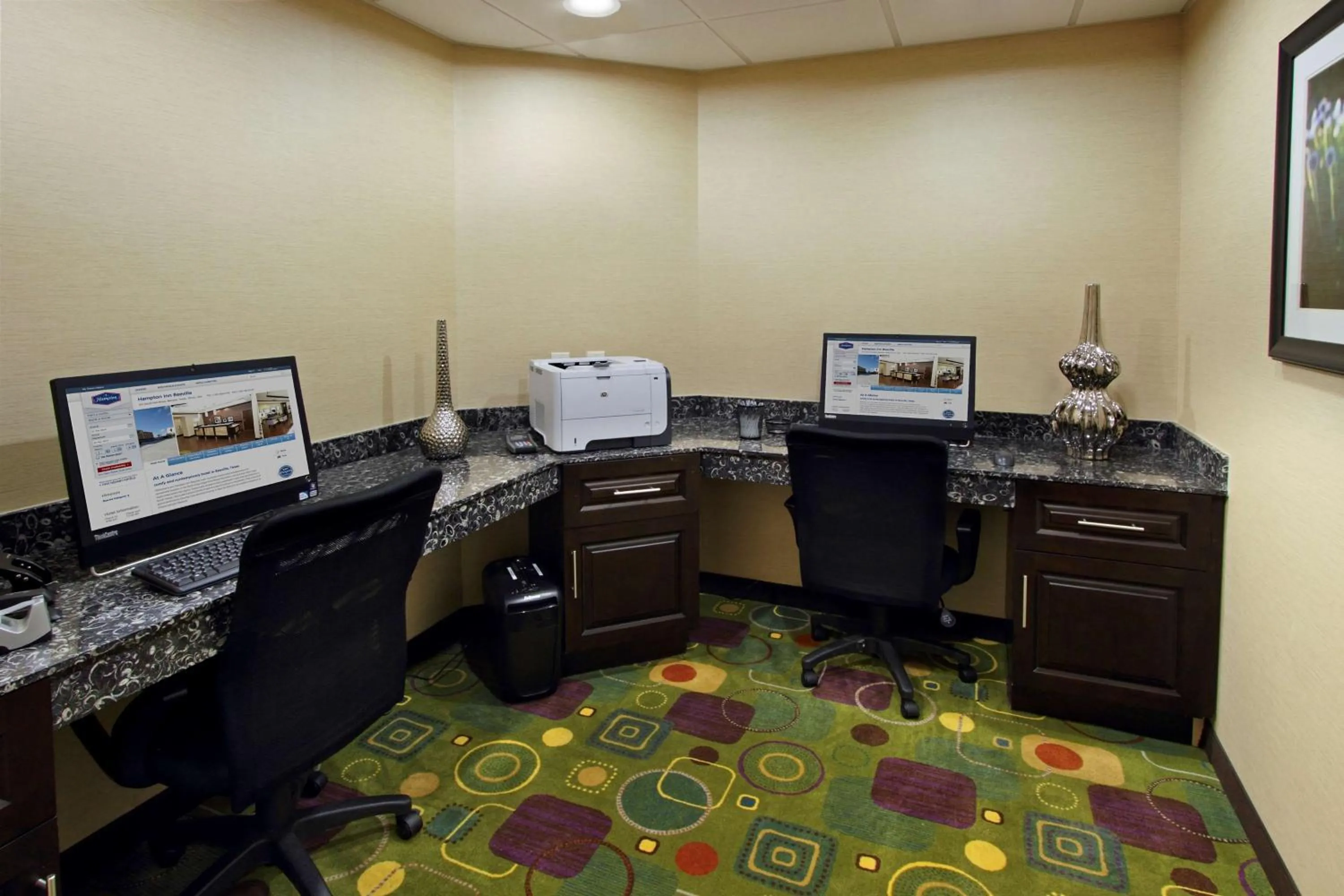 Business facilities in Hampton Inn Beeville