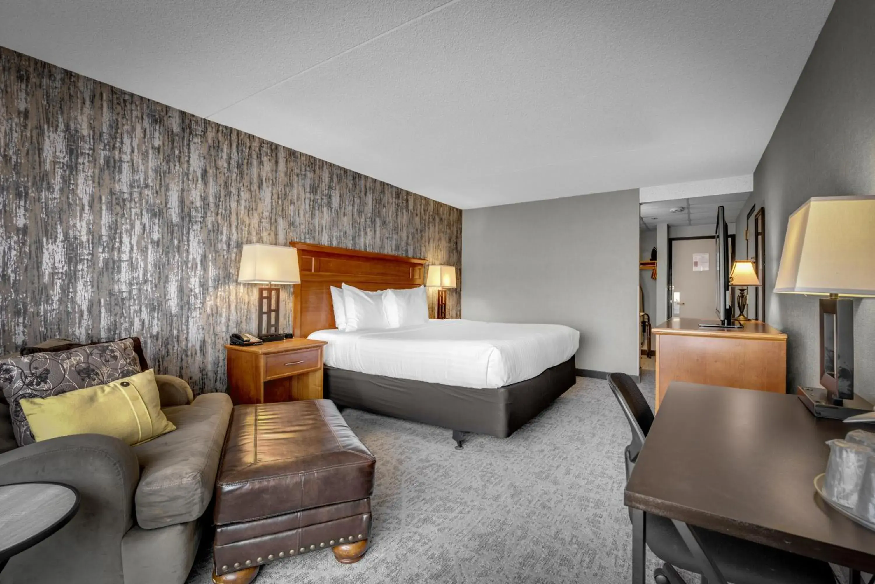 Deluxe King Room - No pets in The Academy Hotel Colorado Springs Deluxe King Room - No pets in The Academy Hotel Colorado Springs