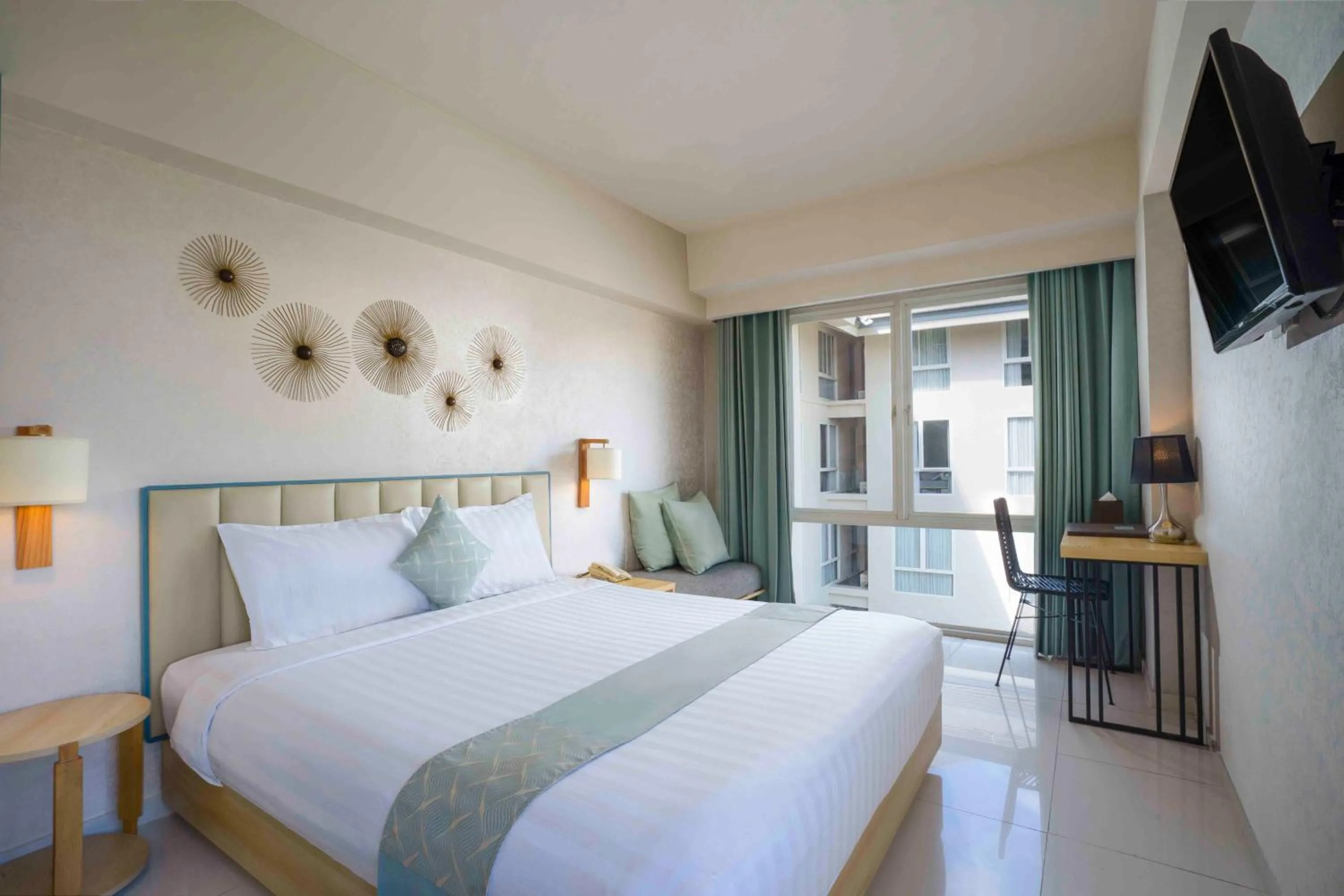 Bedroom, Bed in Solaris Hotel Kuta