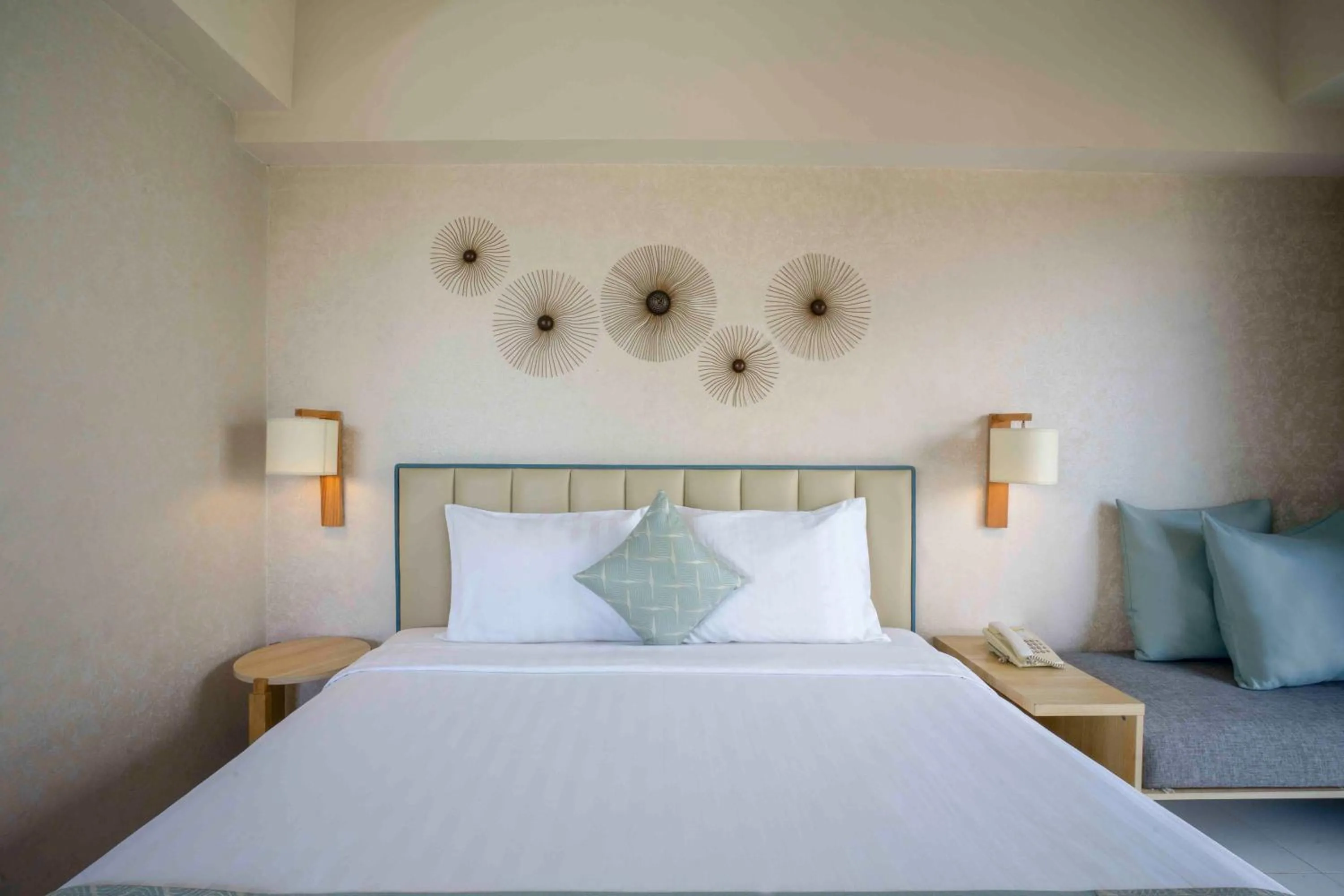 Bedroom, Bed in Solaris Hotel Kuta